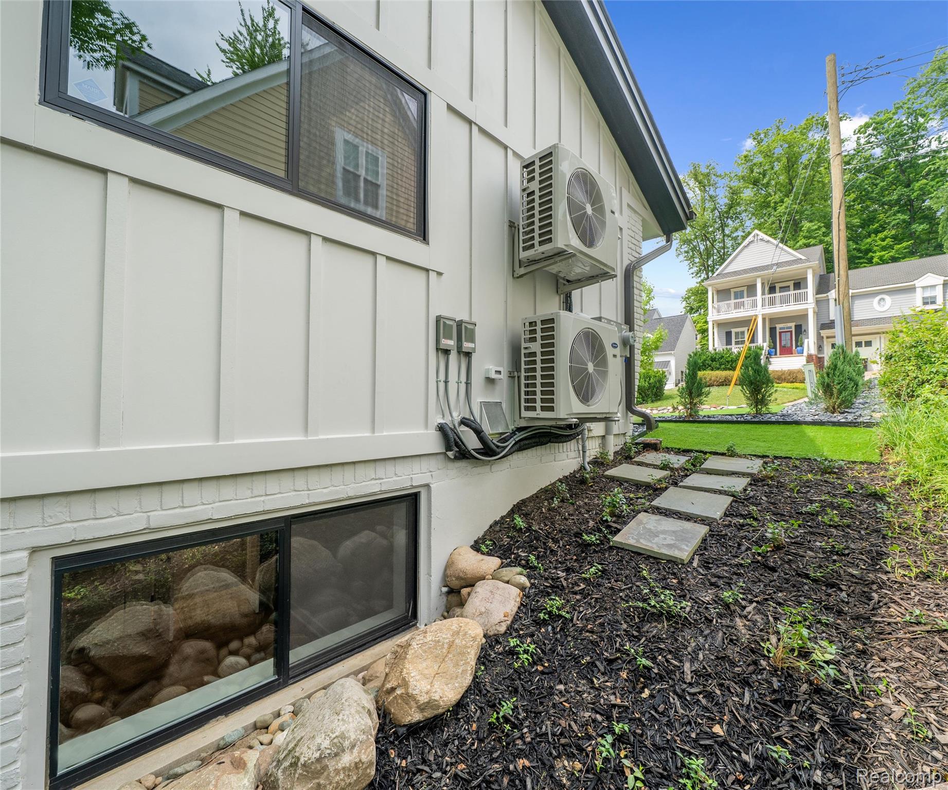 466 East Street Property Photo 35
