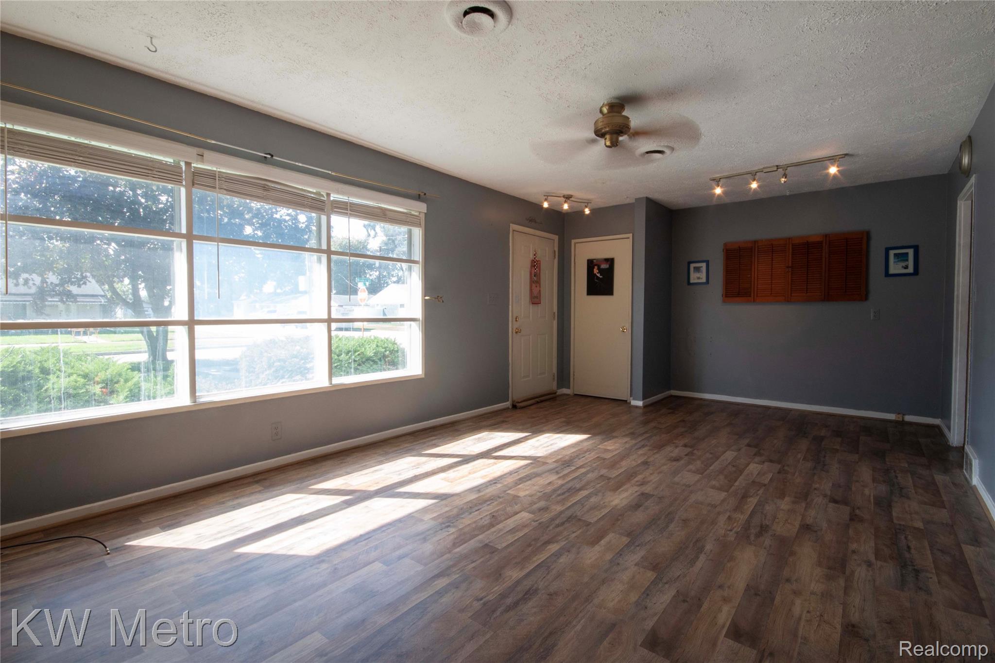 25405 Miracle Drive Property Photo 7