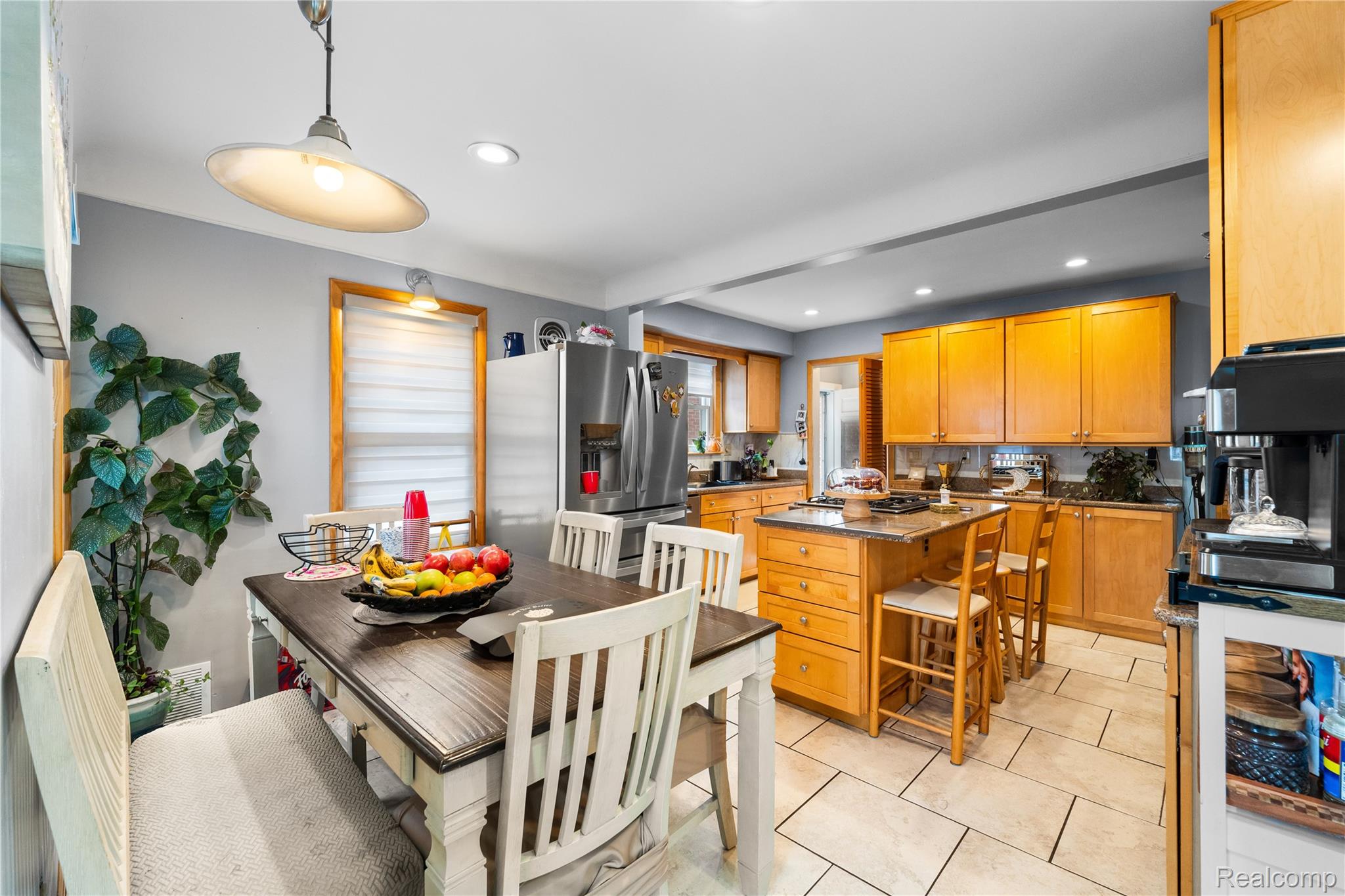 827 N Vernon Street Property Photo 6
