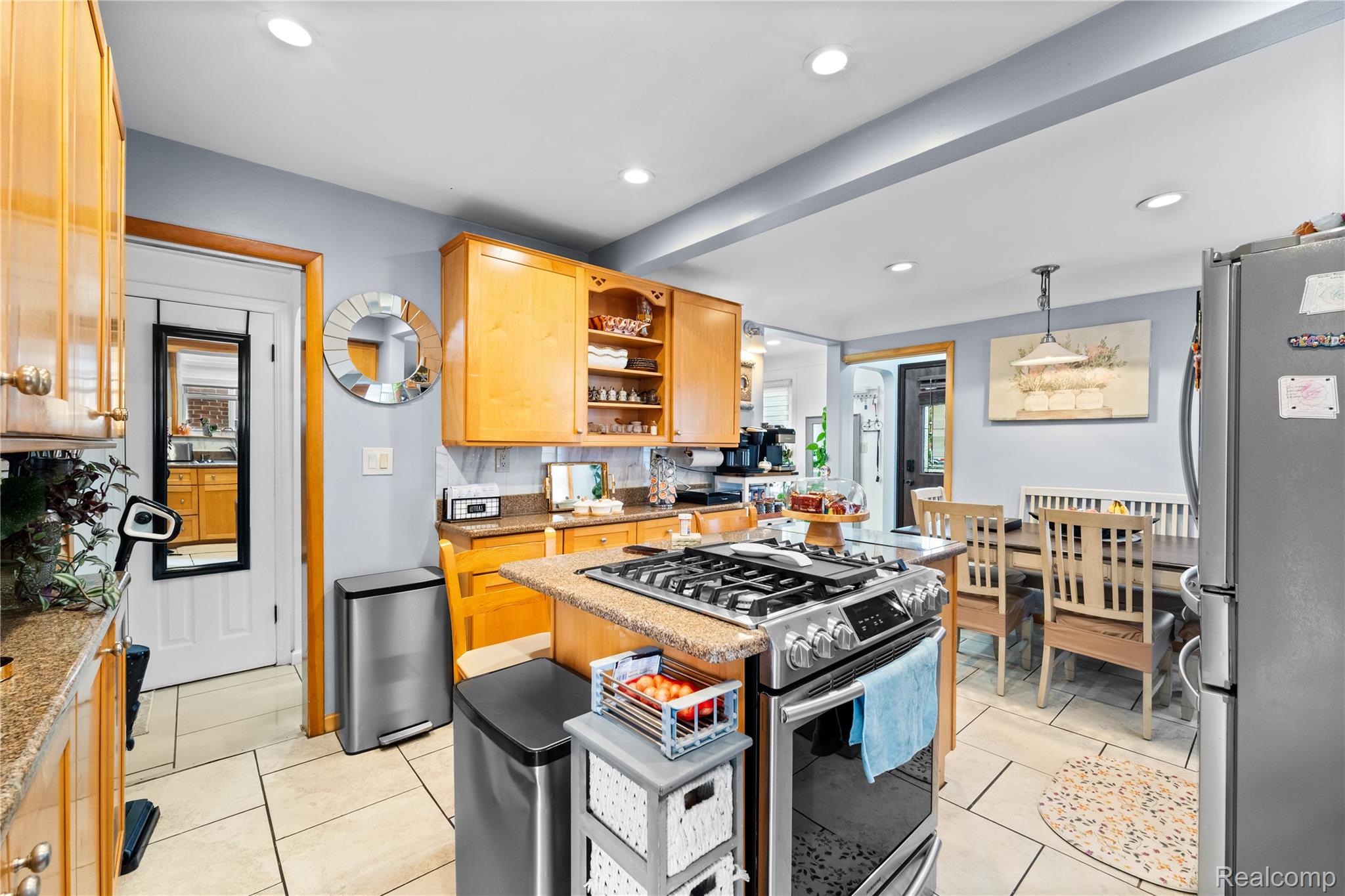 827 N Vernon Street Property Photo 7