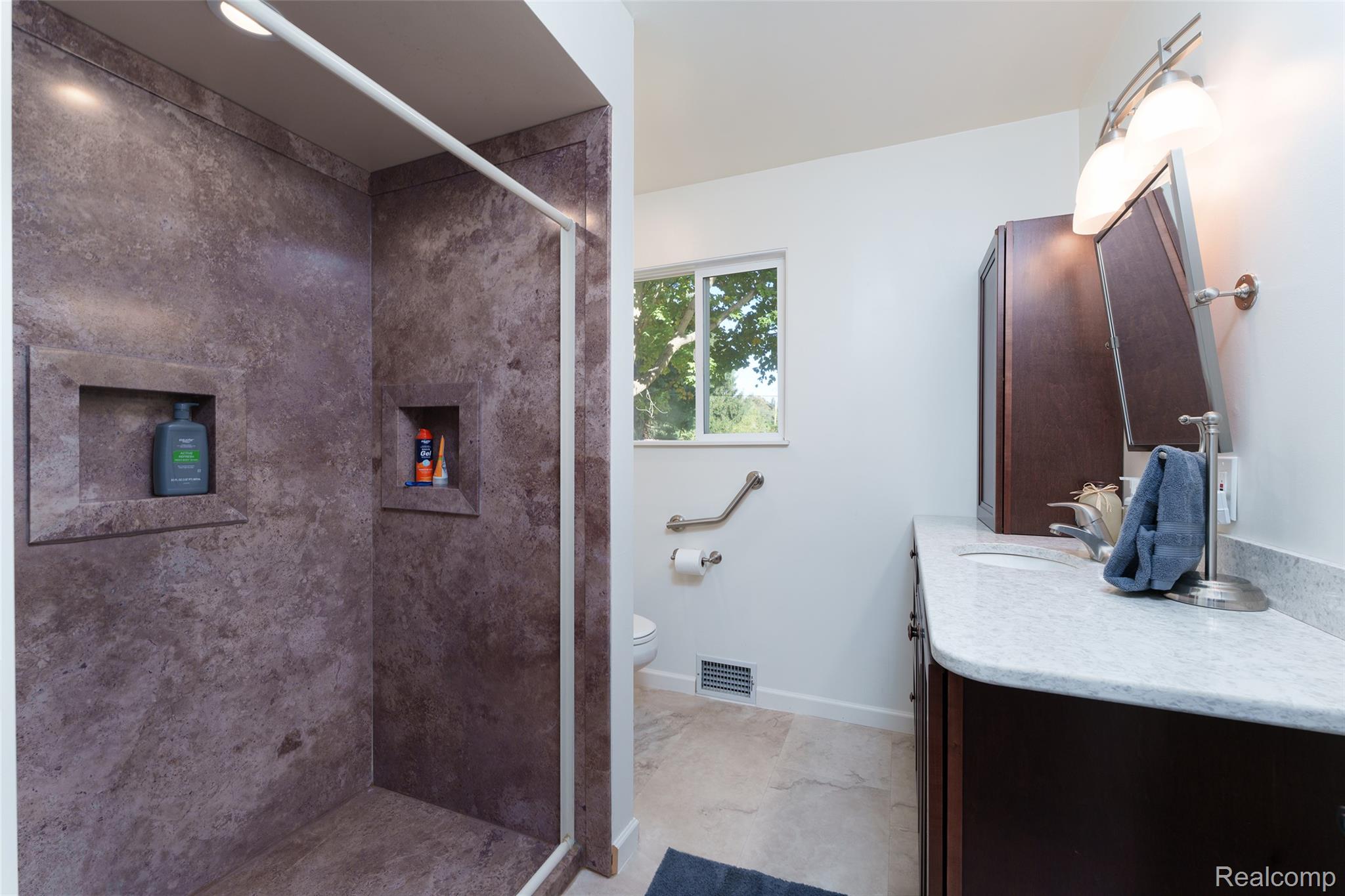 81 Groveland Drive Property Photo 9