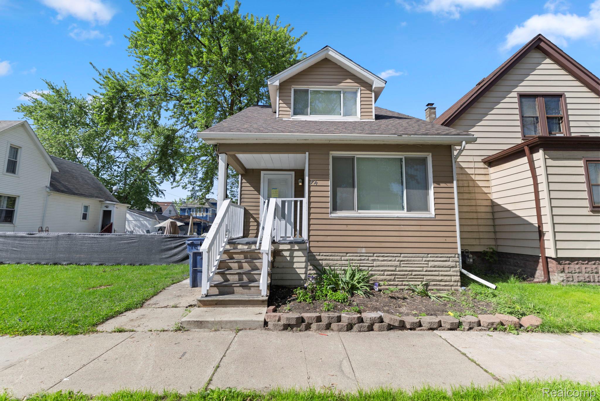 74 Pine Street Property Photo 3