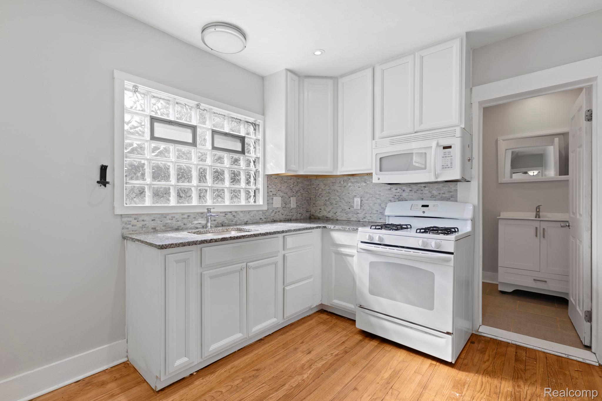 74 Pine Street Property Photo 8
