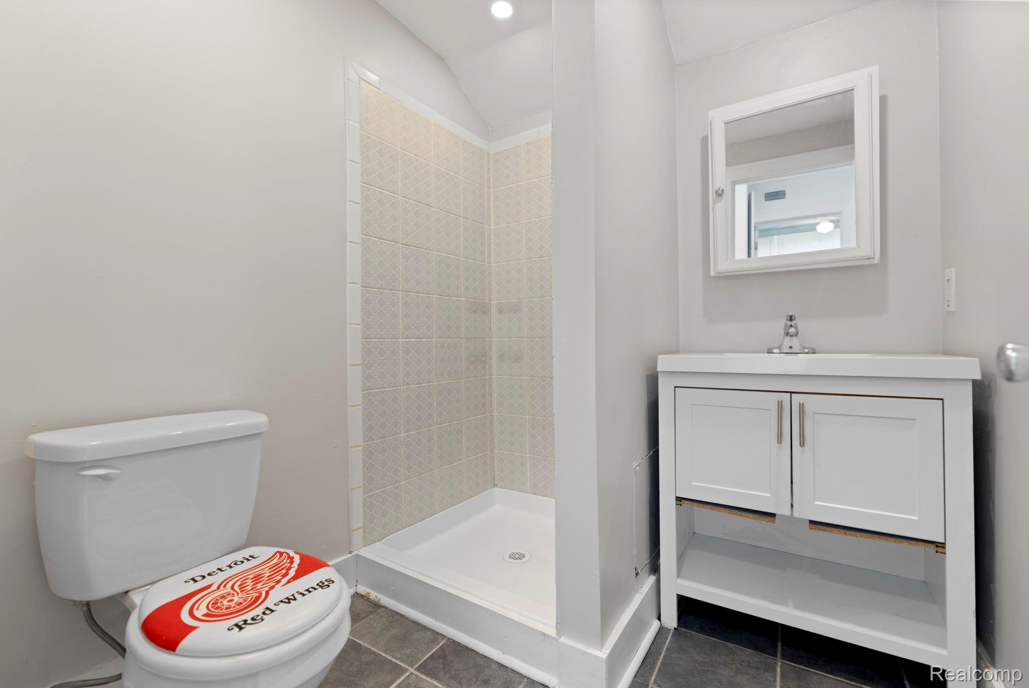 74 Pine Street Property Photo 10