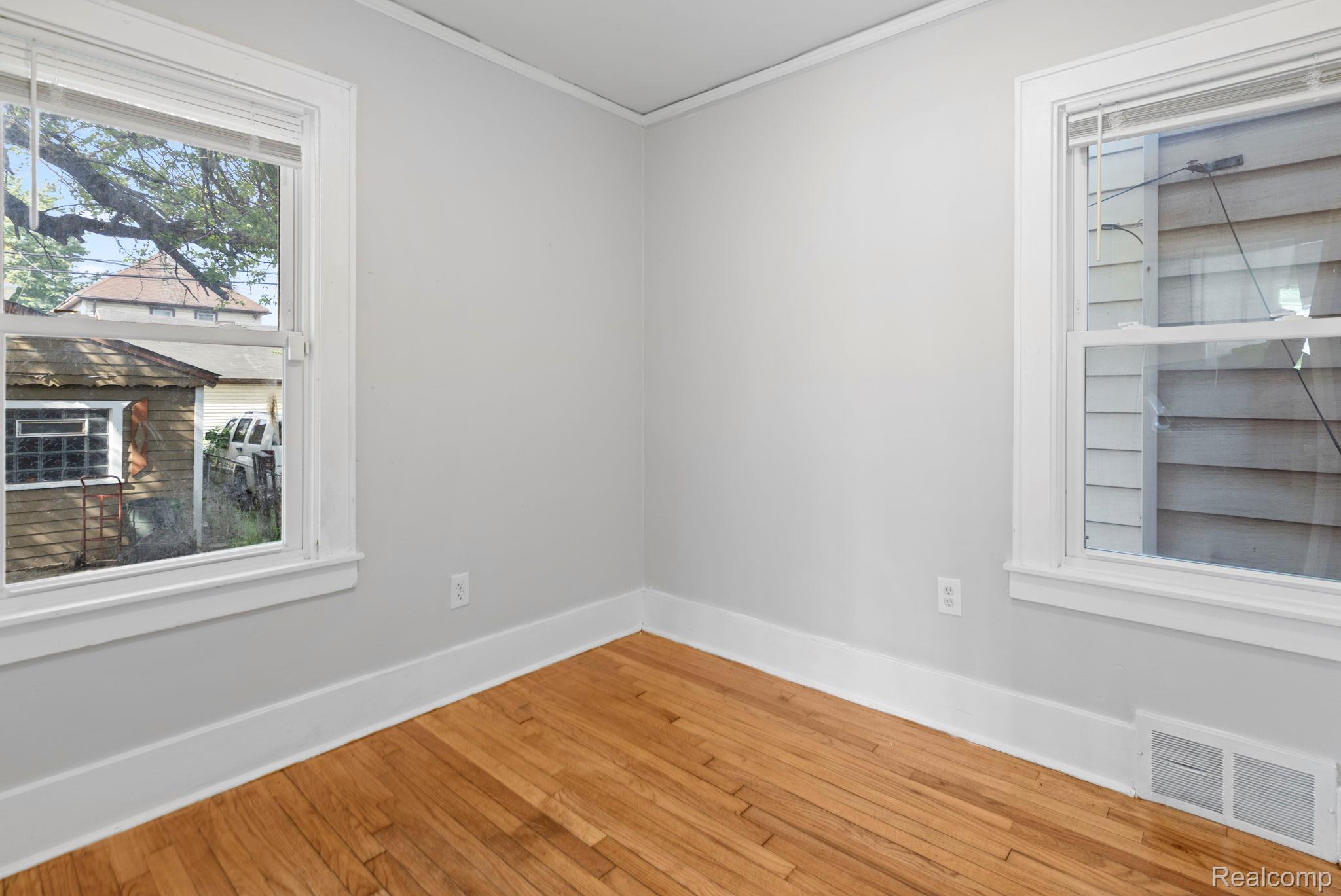 74 Pine Street Property Photo 13