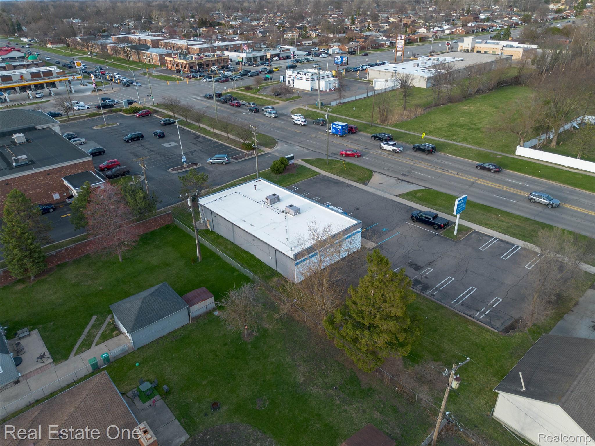 2085 Inkster Road Property Photo 4