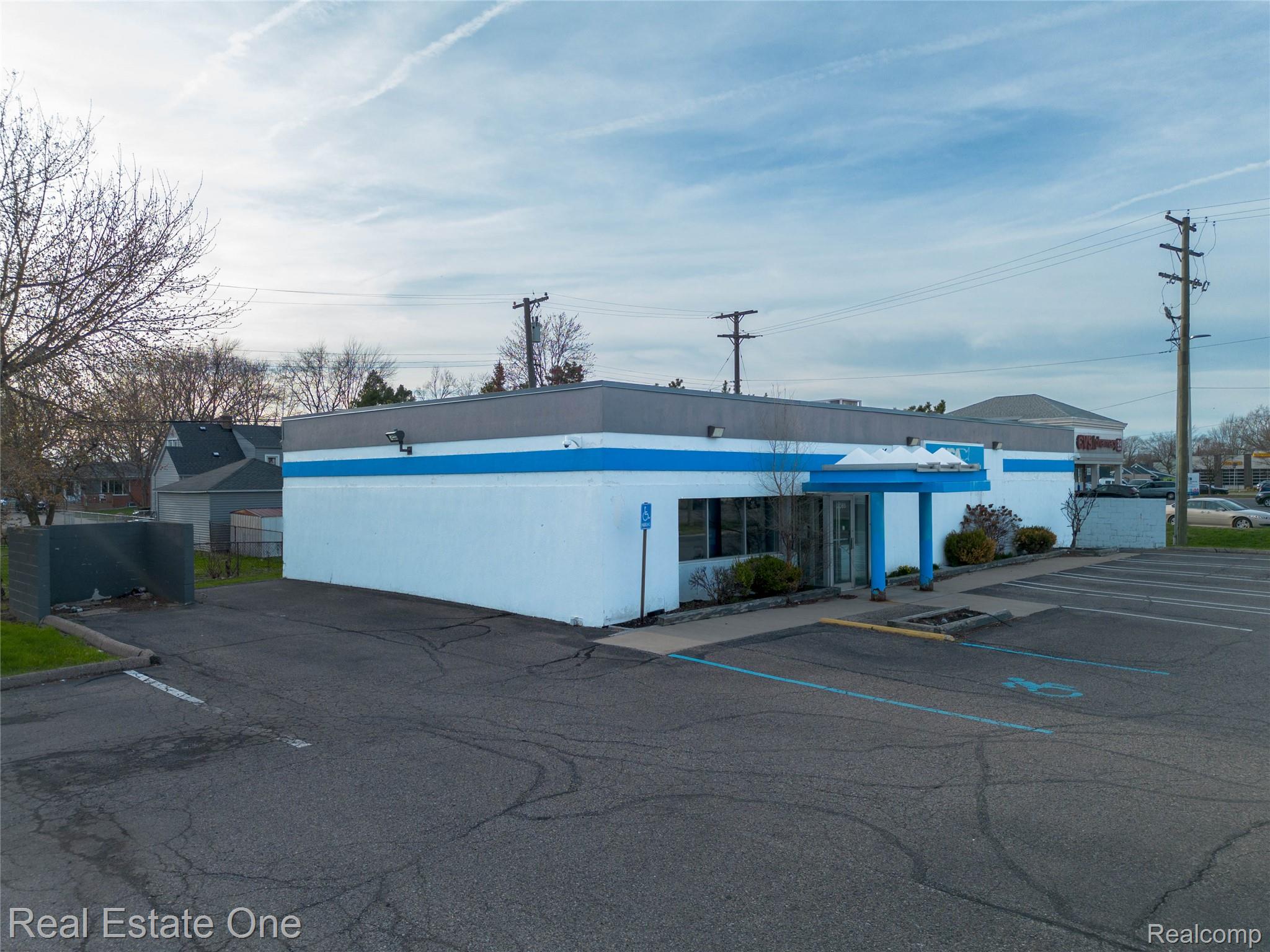 2085 Inkster Road Property Photo 7