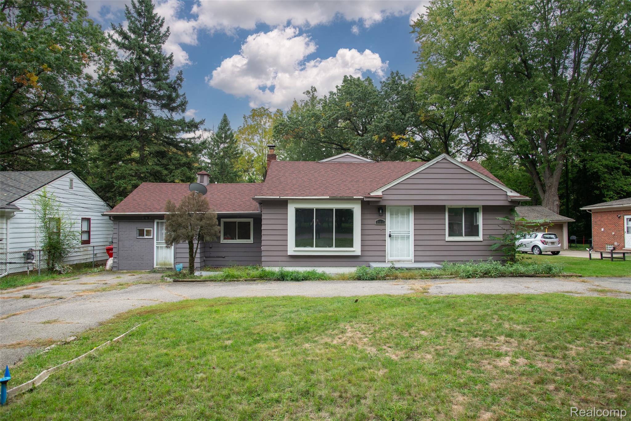 21613 Wallace Drive Property Photo 1