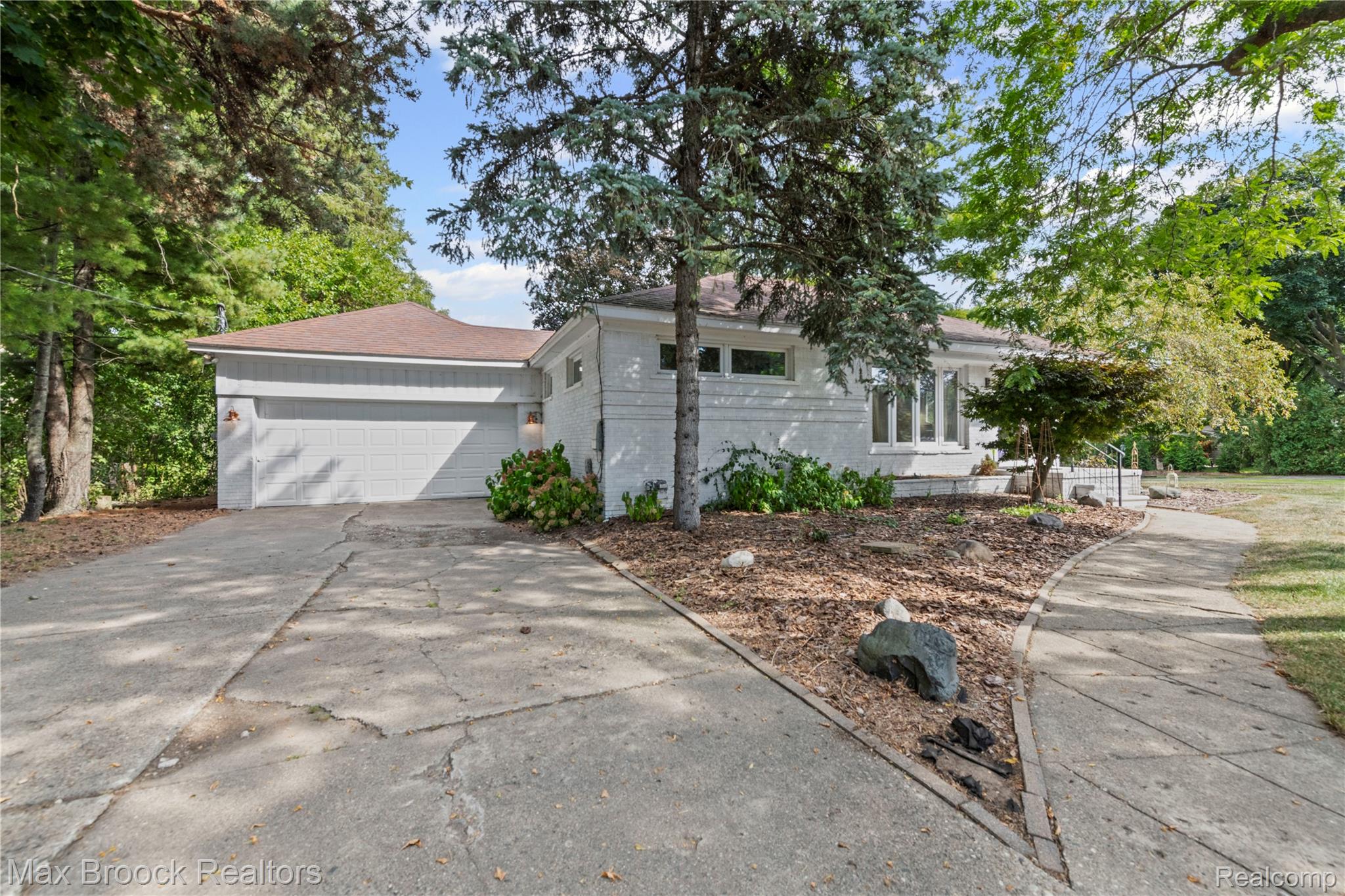 2665 Middlebelt Road Property Photo 1