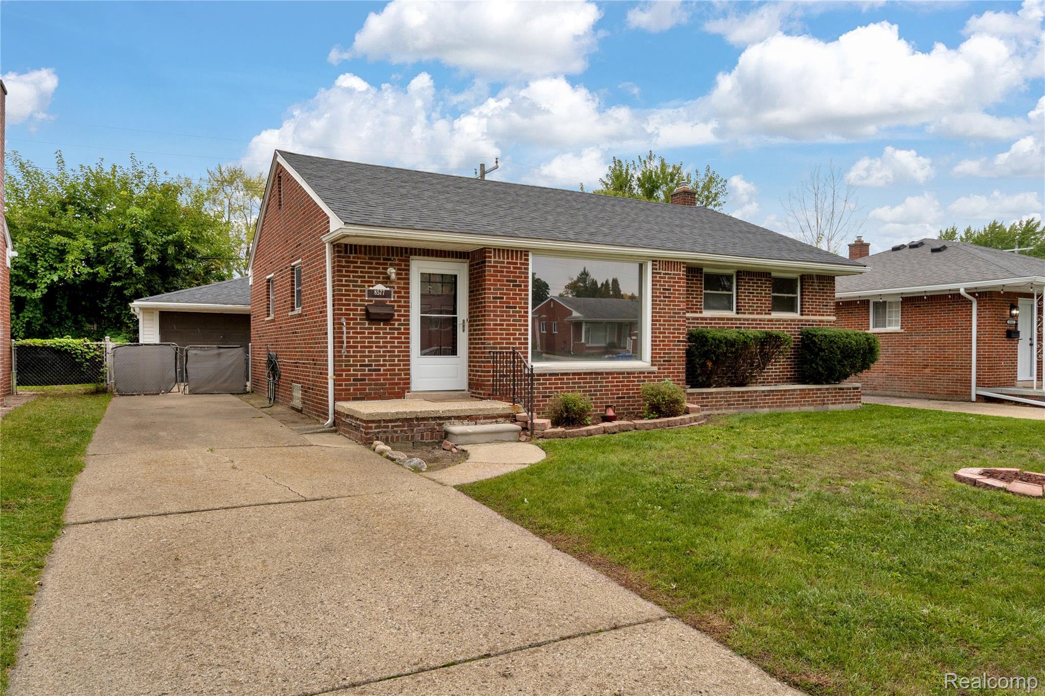 8577 Dixie Lane Property Photo 2