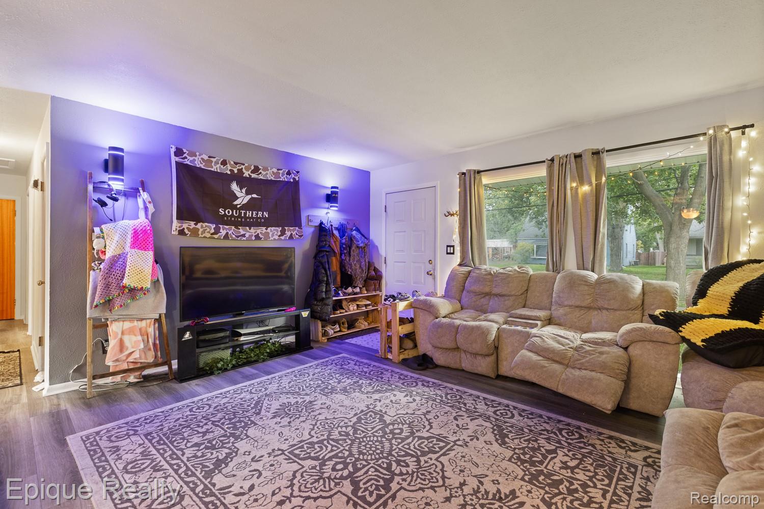 1231 Vine Street Property Photo 9