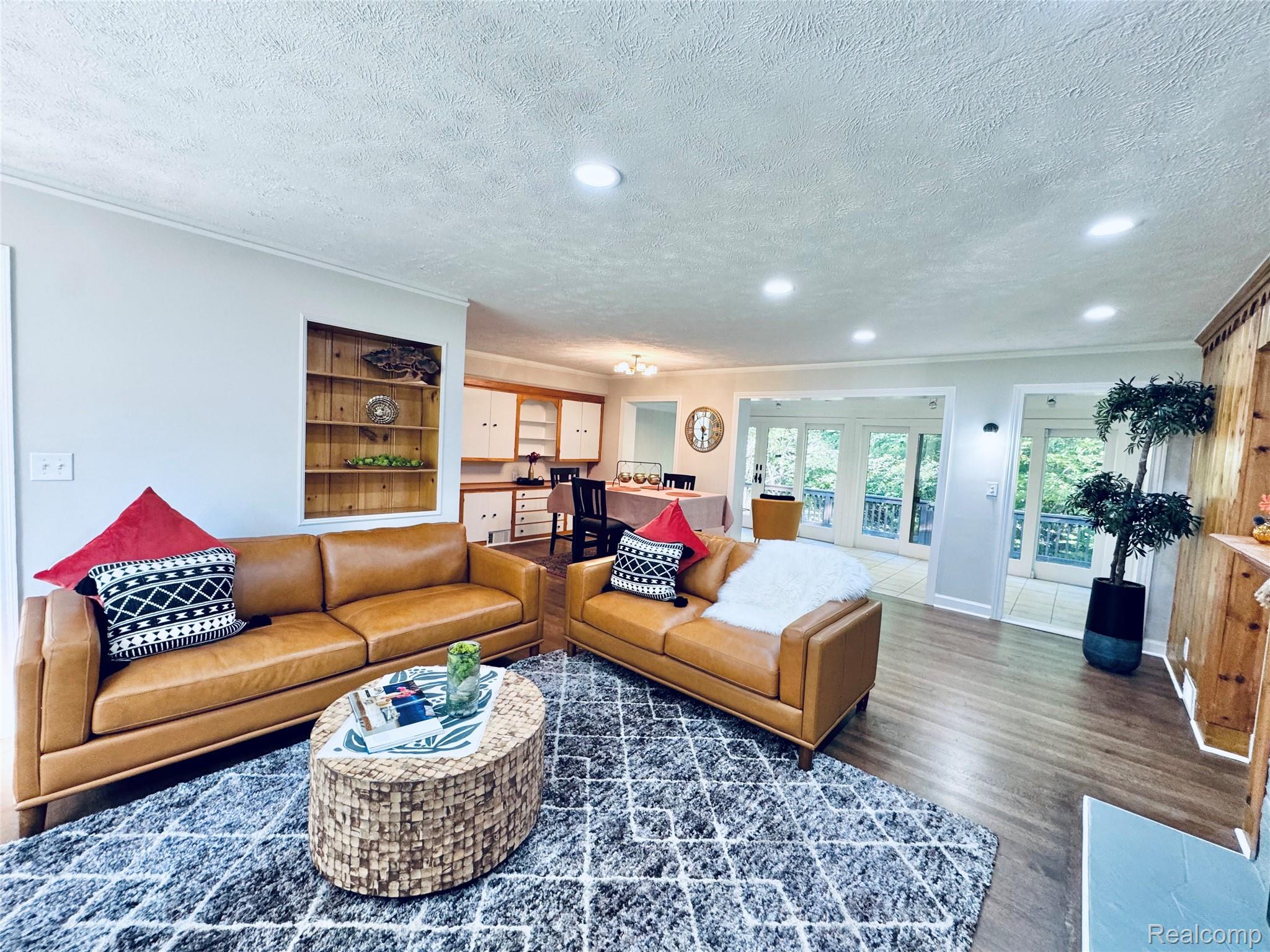 25400 Larkins Street Property Photo 6