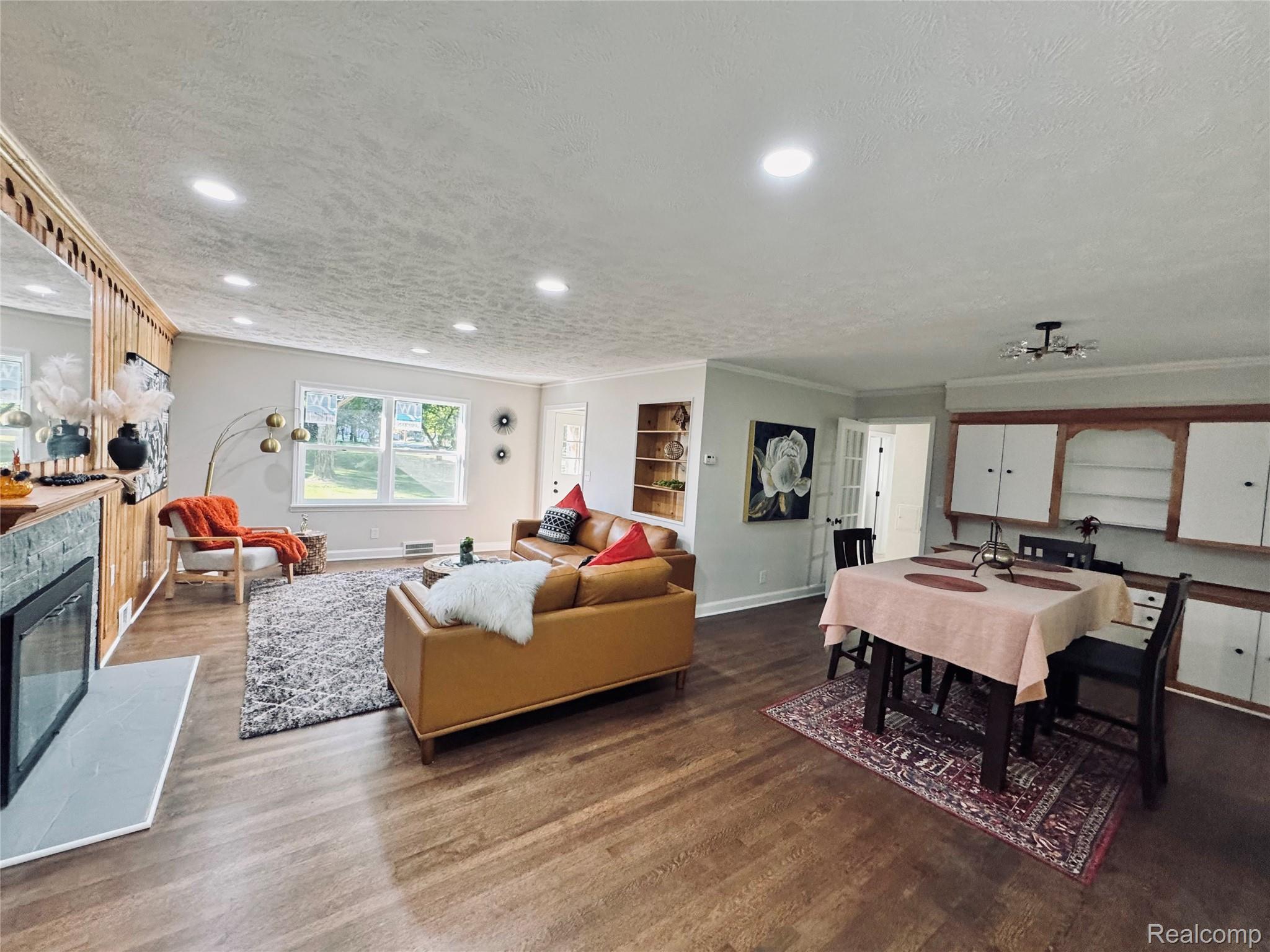 25400 Larkins Street Property Photo 7