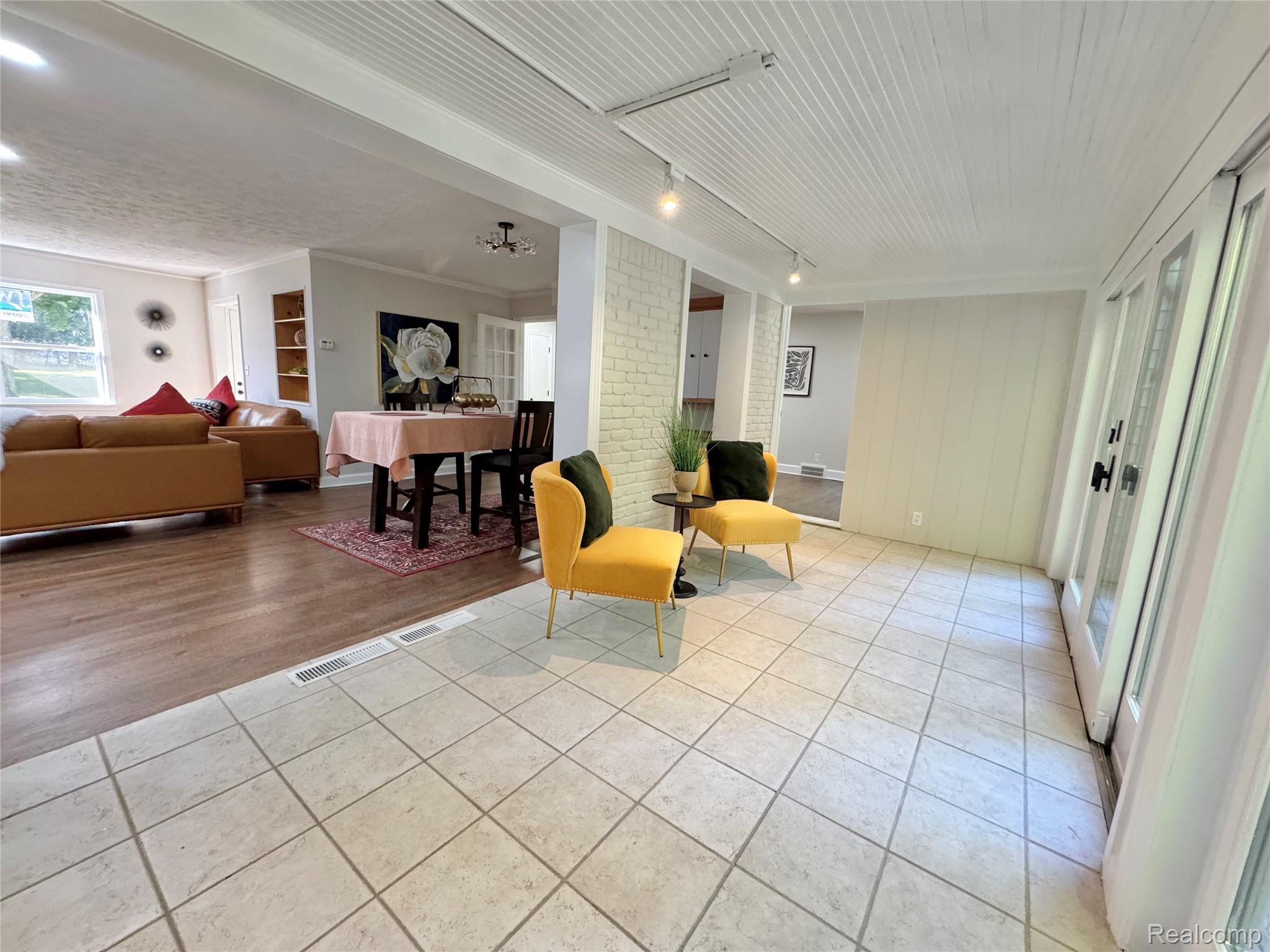 25400 Larkins Street Property Photo 11