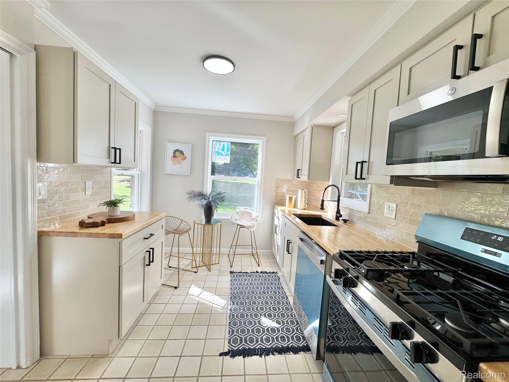 25400 Larkins Street Property Photo 12