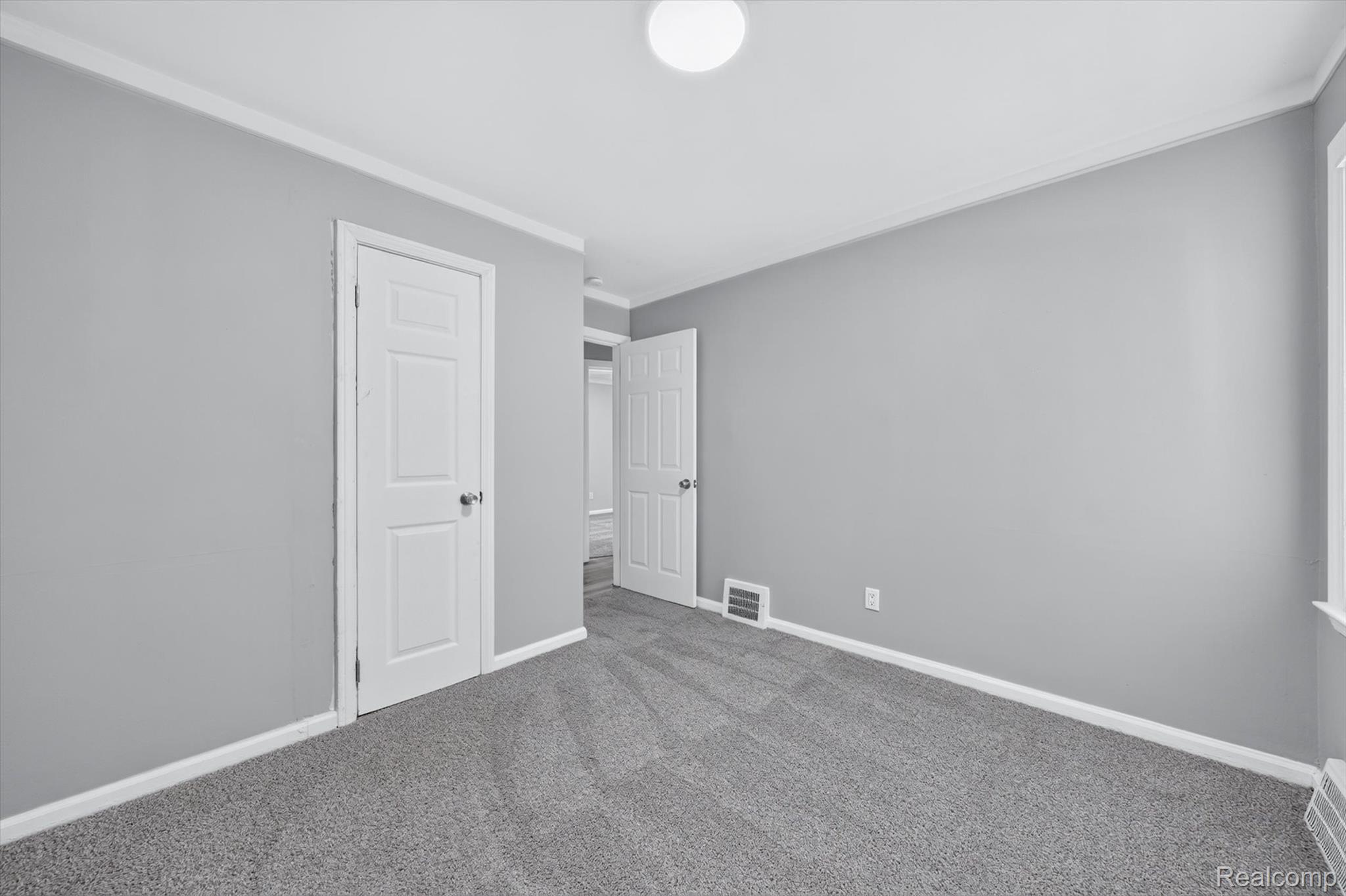9943 Tecumseh Property Photo 13