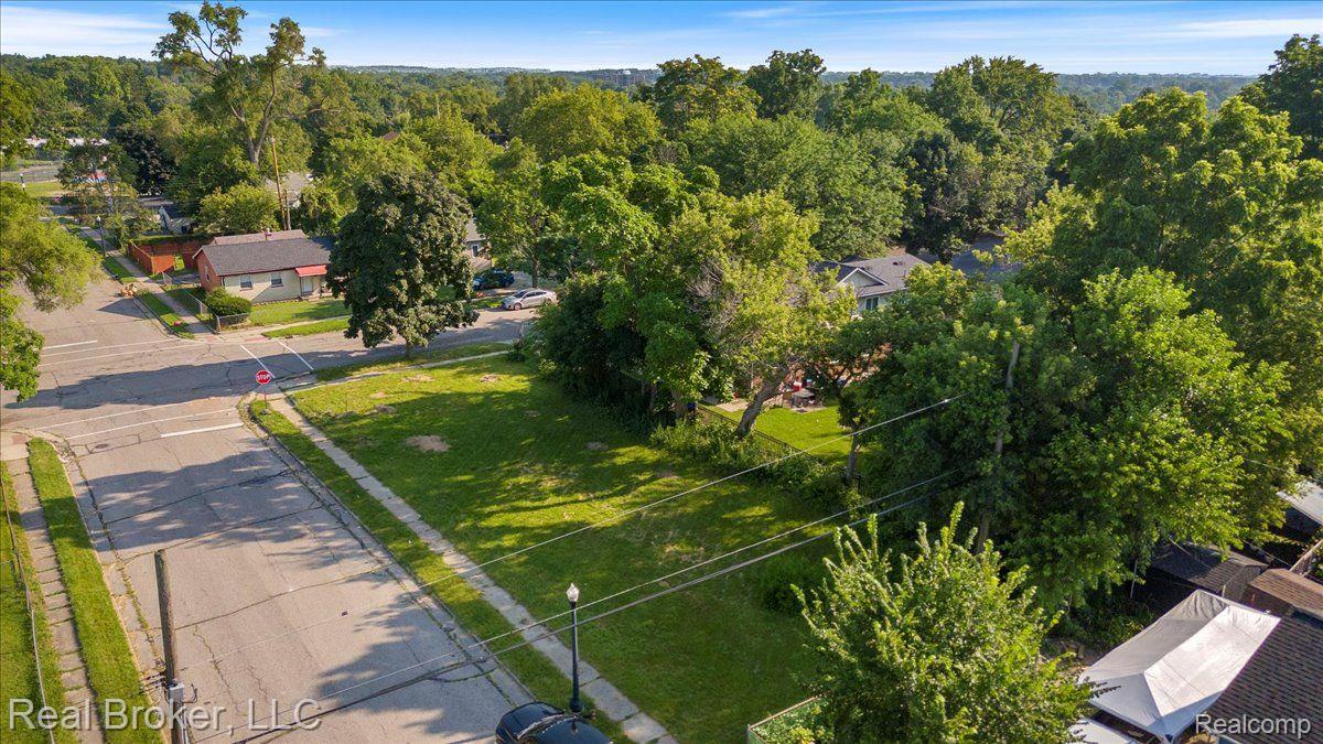 893 Madison Street Property Photo 4