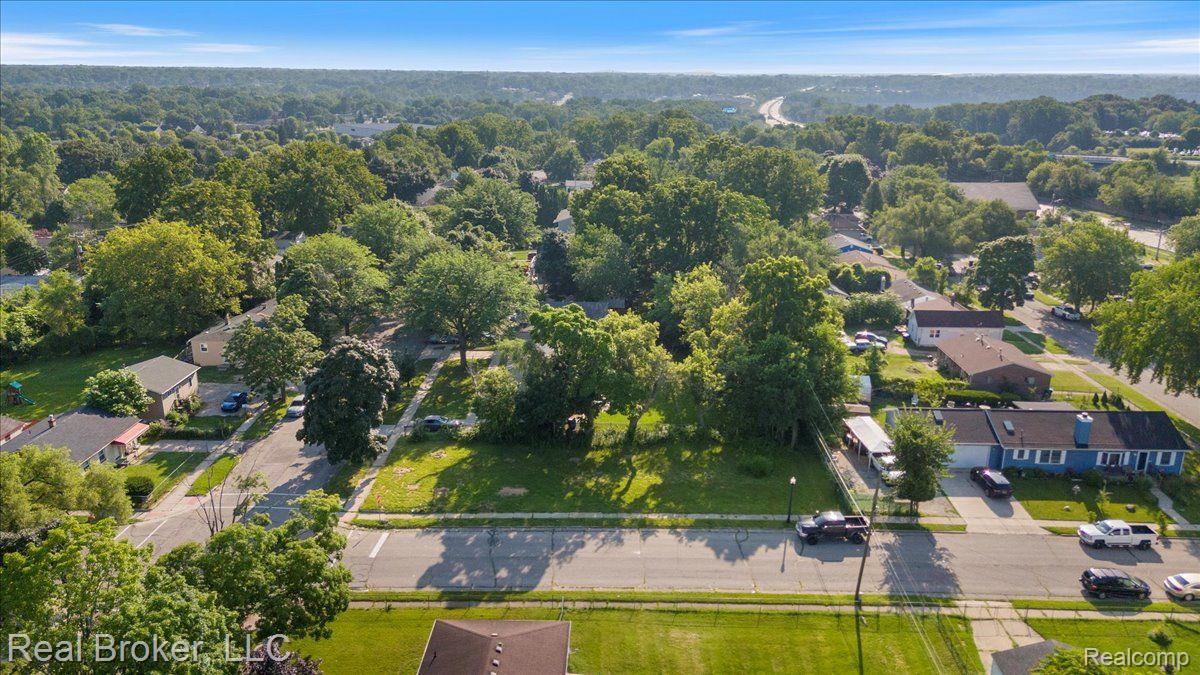 893 Madison Street Property Photo 5