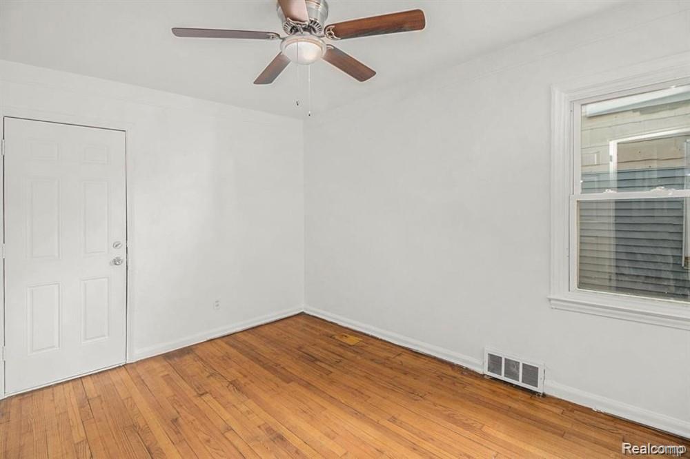 9909 Asbury Park Property Photo 3