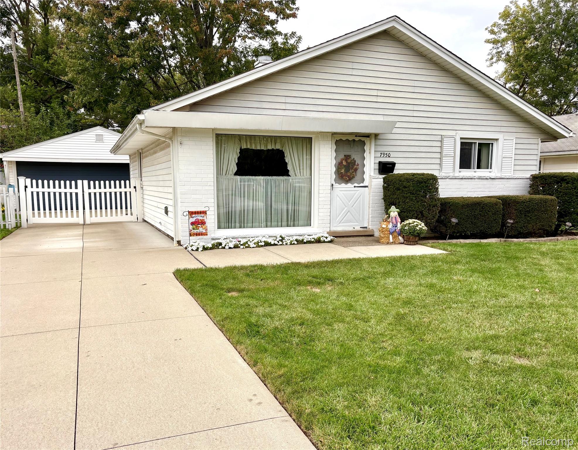 7950 Clippert Street Property Photo 1