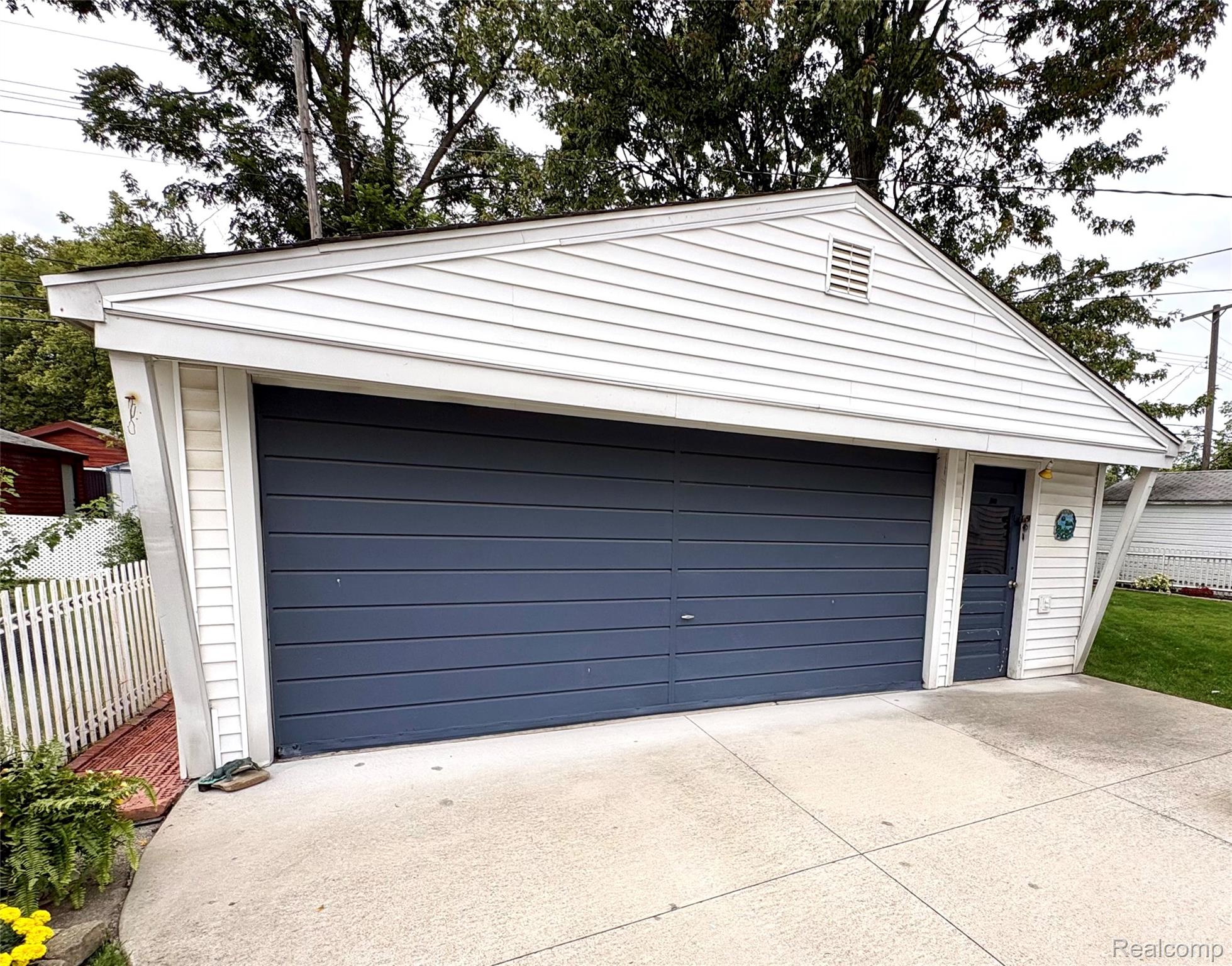 7950 Clippert Street Property Photo 7