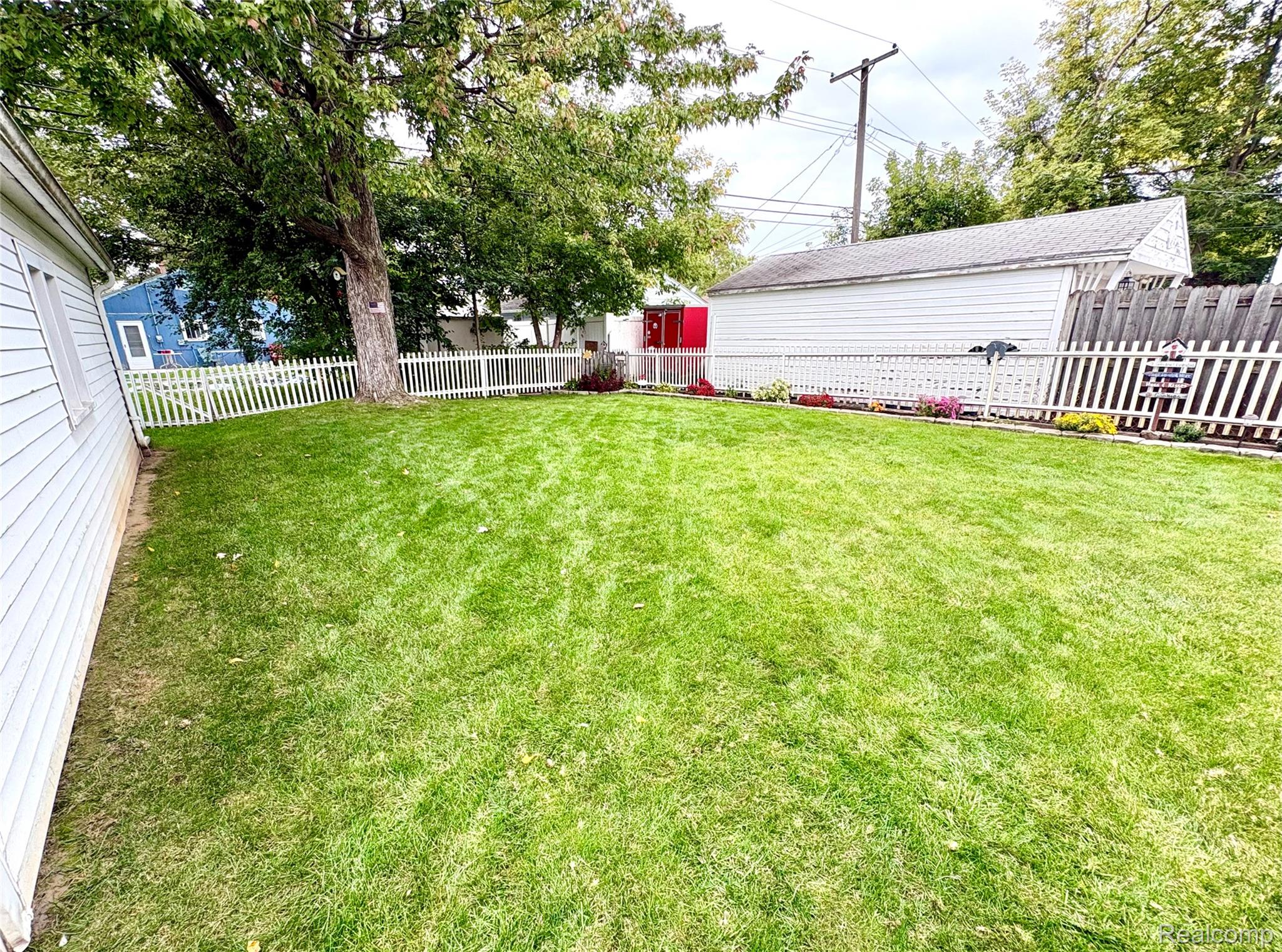 7950 Clippert Street Property Photo 10