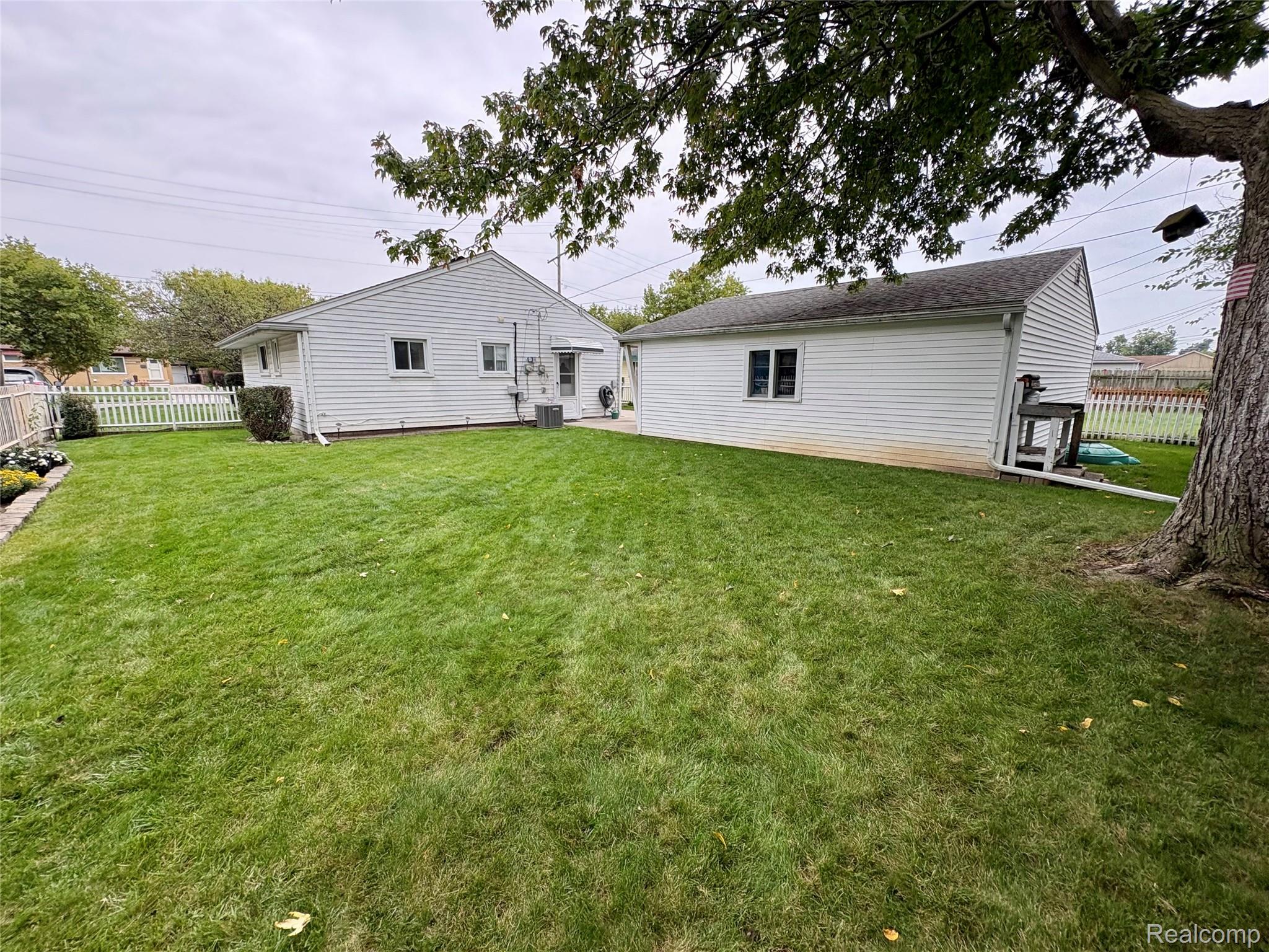 7950 Clippert Street Property Photo 14