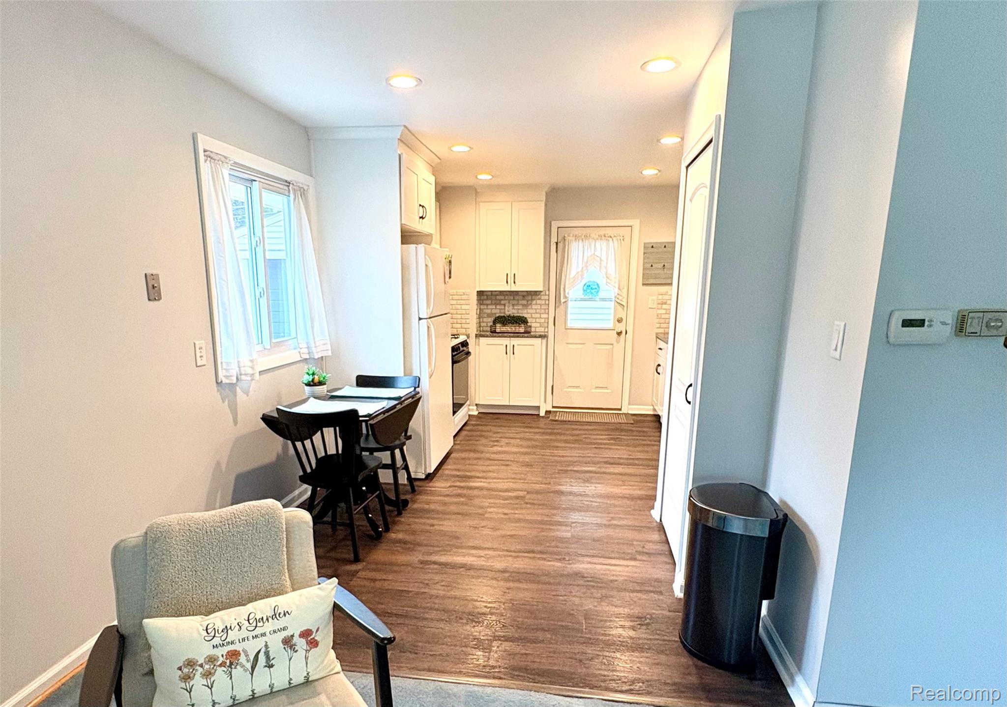 7950 Clippert Street Property Photo 19