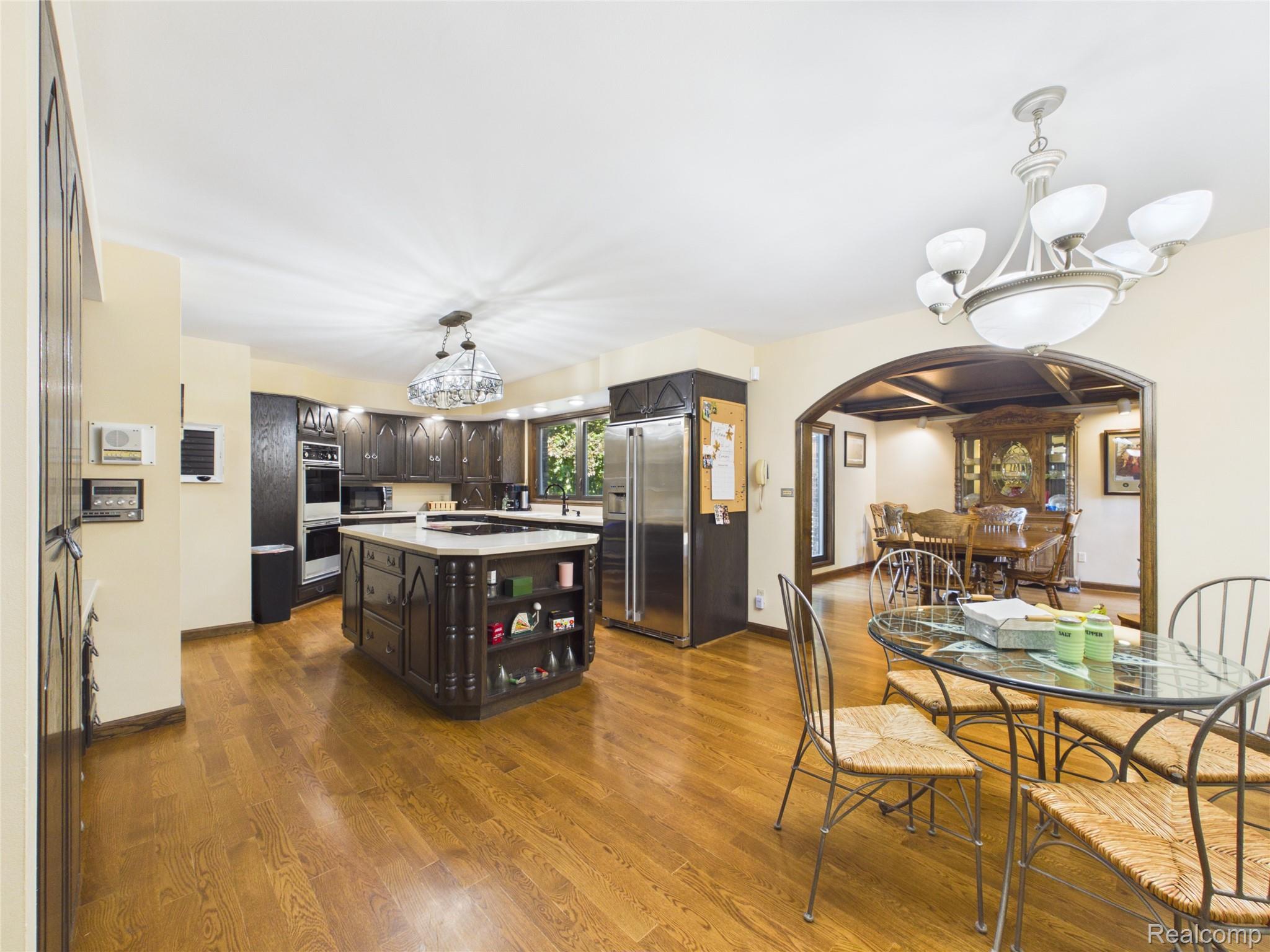 9515 E Bristol Road Property Photo 2