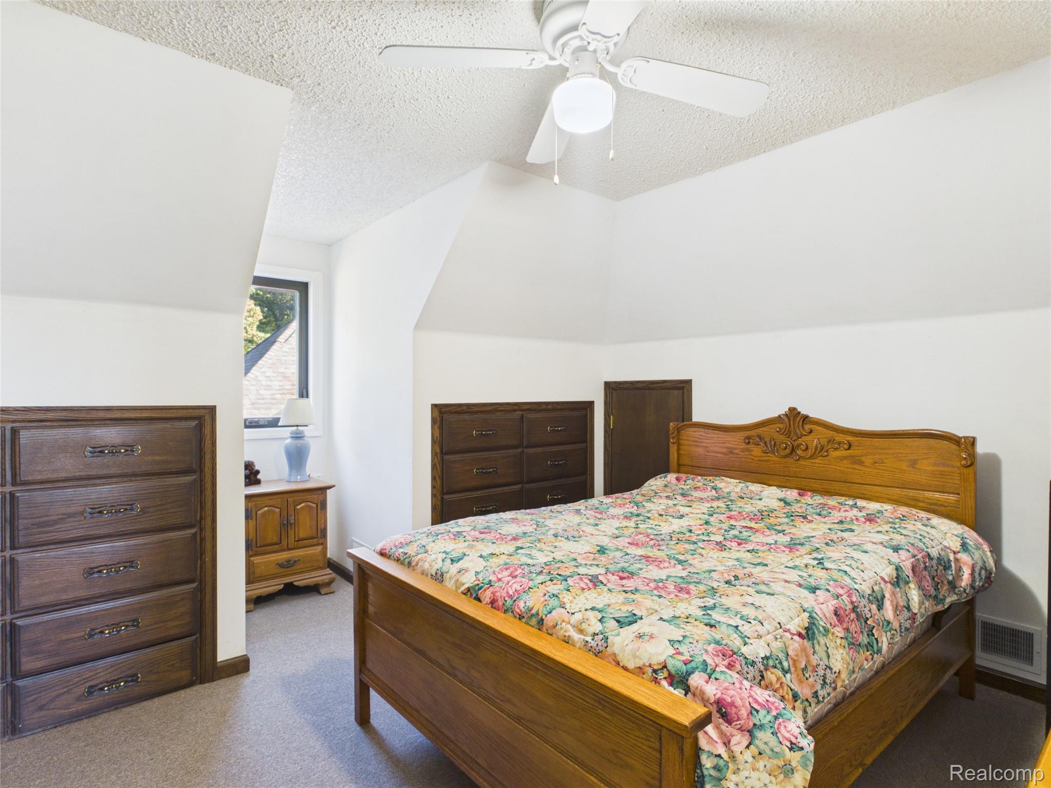9515 E Bristol Road Property Photo 11