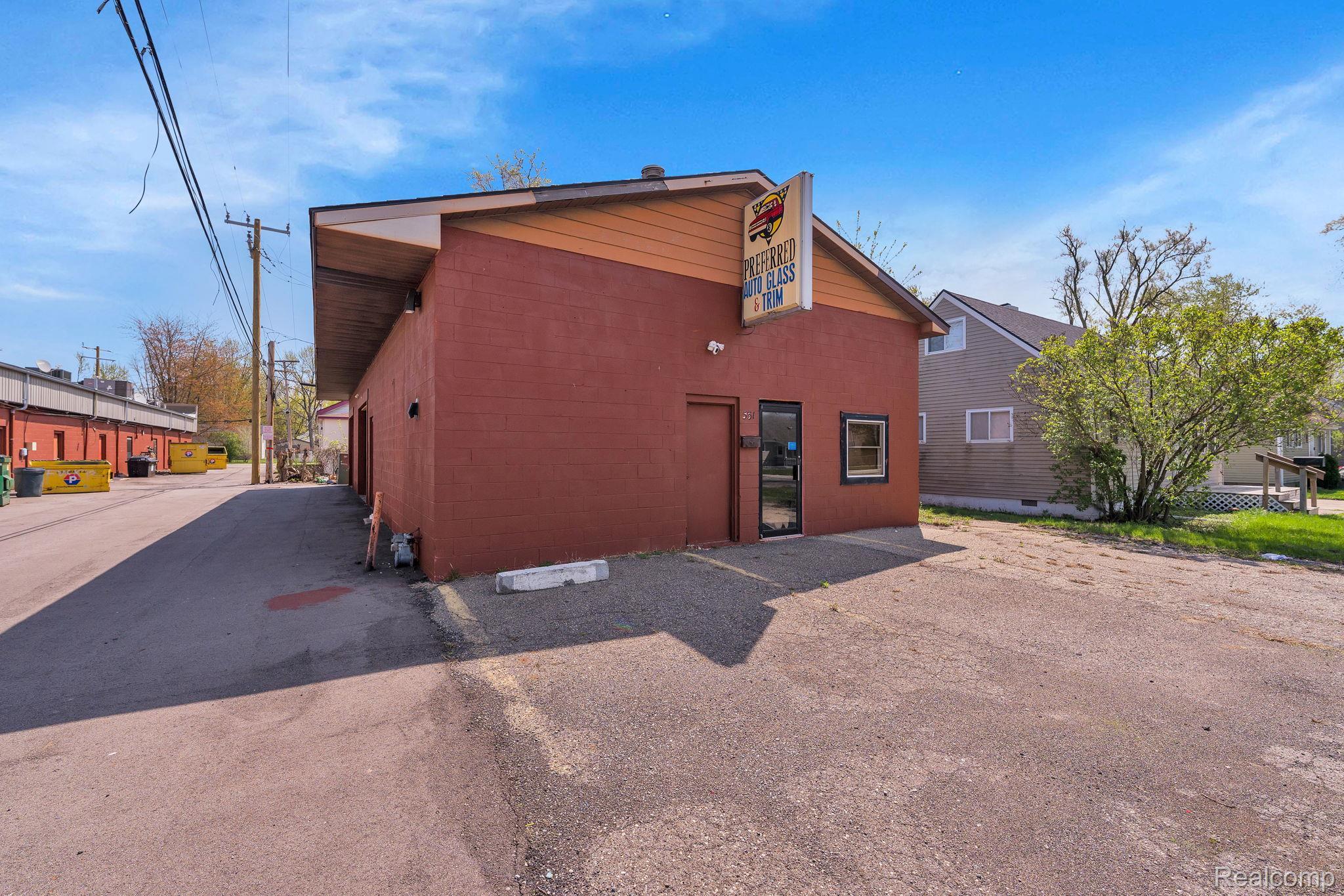 531 Woodlawn Avenue Property Photo 4
