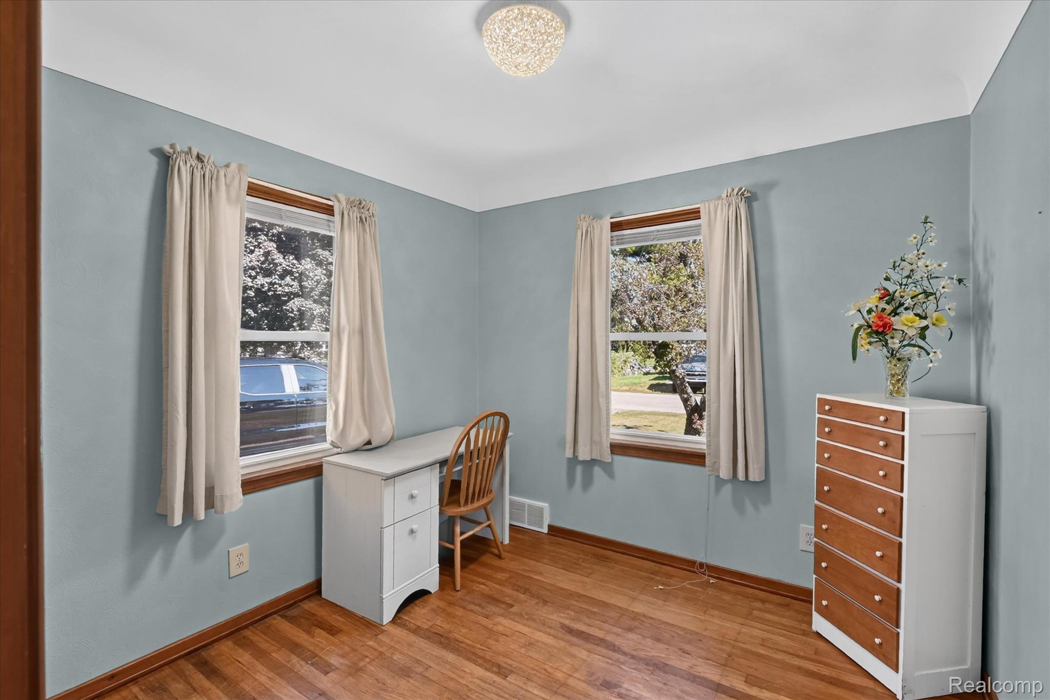 506 S Woodbridge Street Property Photo 8