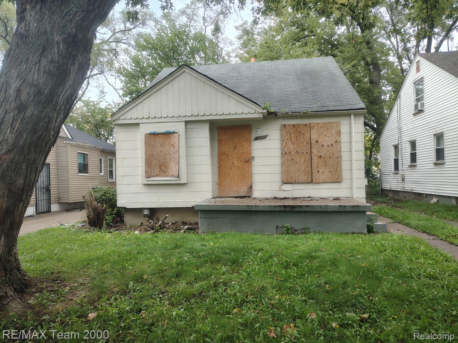 17134 Pembroke Avenue Property Photo 1