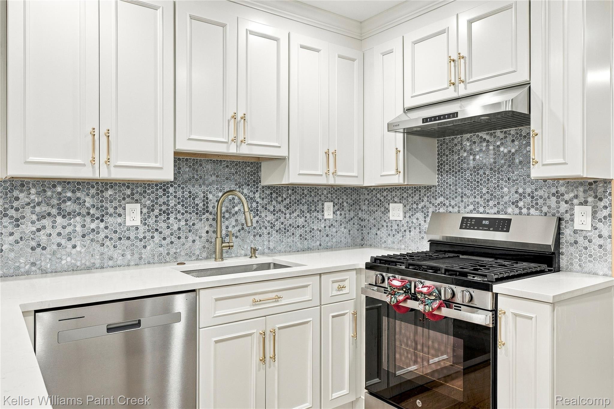 3308 Spring Meadow Drive Property Photo 12