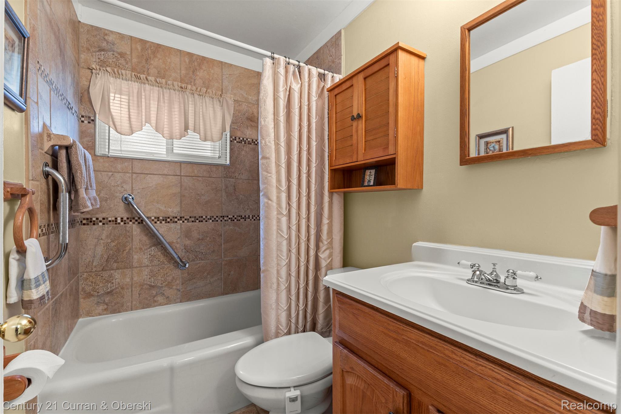 627 Darwin Street Property Photo 16