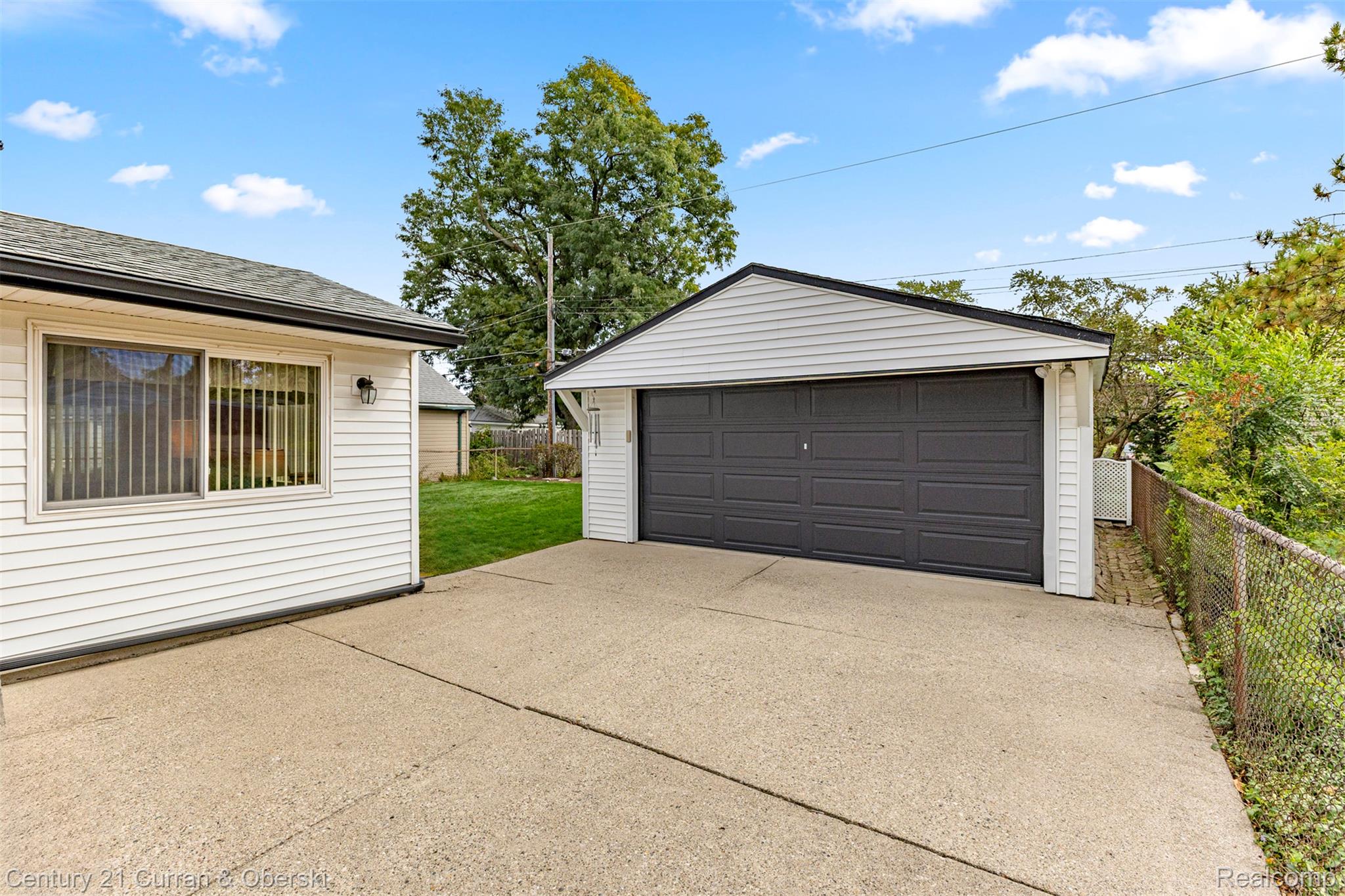627 Darwin Street Property Photo 25