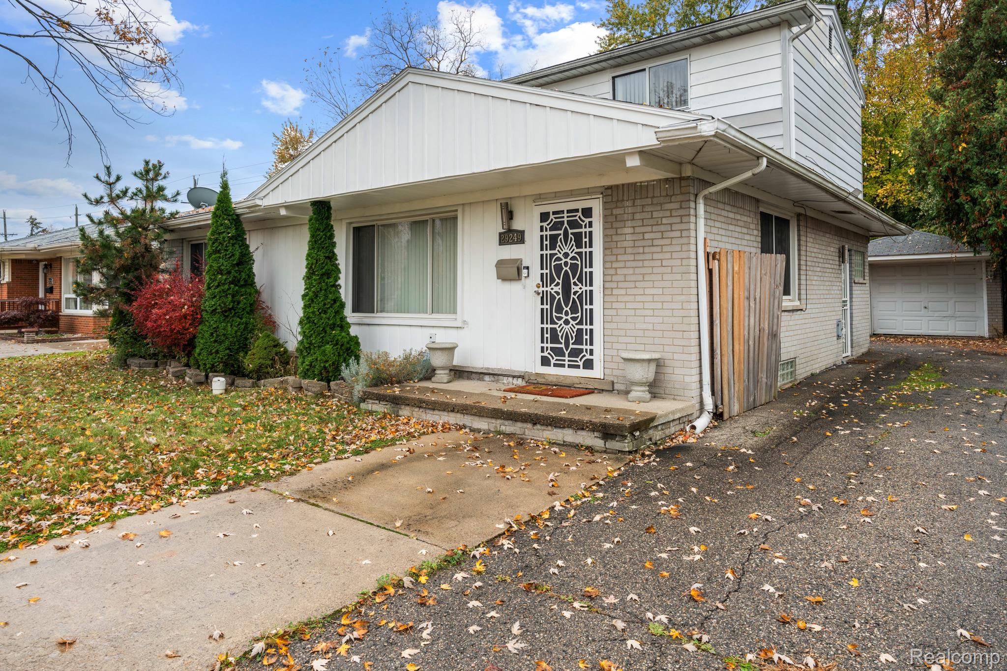 29249 Everett Street Property Photo 1
