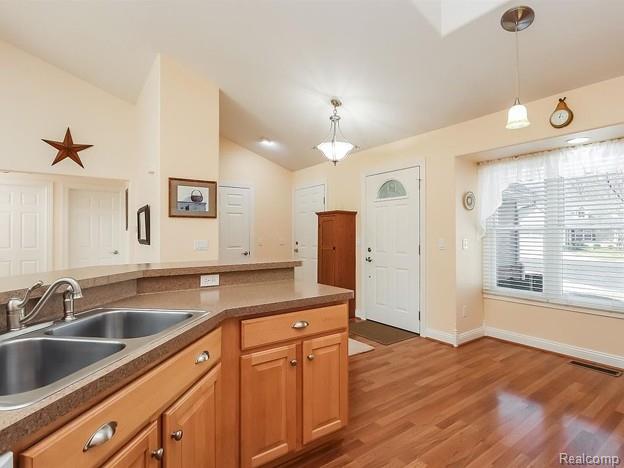 325 Woodhaven Place Property Photo 6