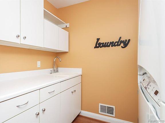 325 Woodhaven Place Property Photo 12