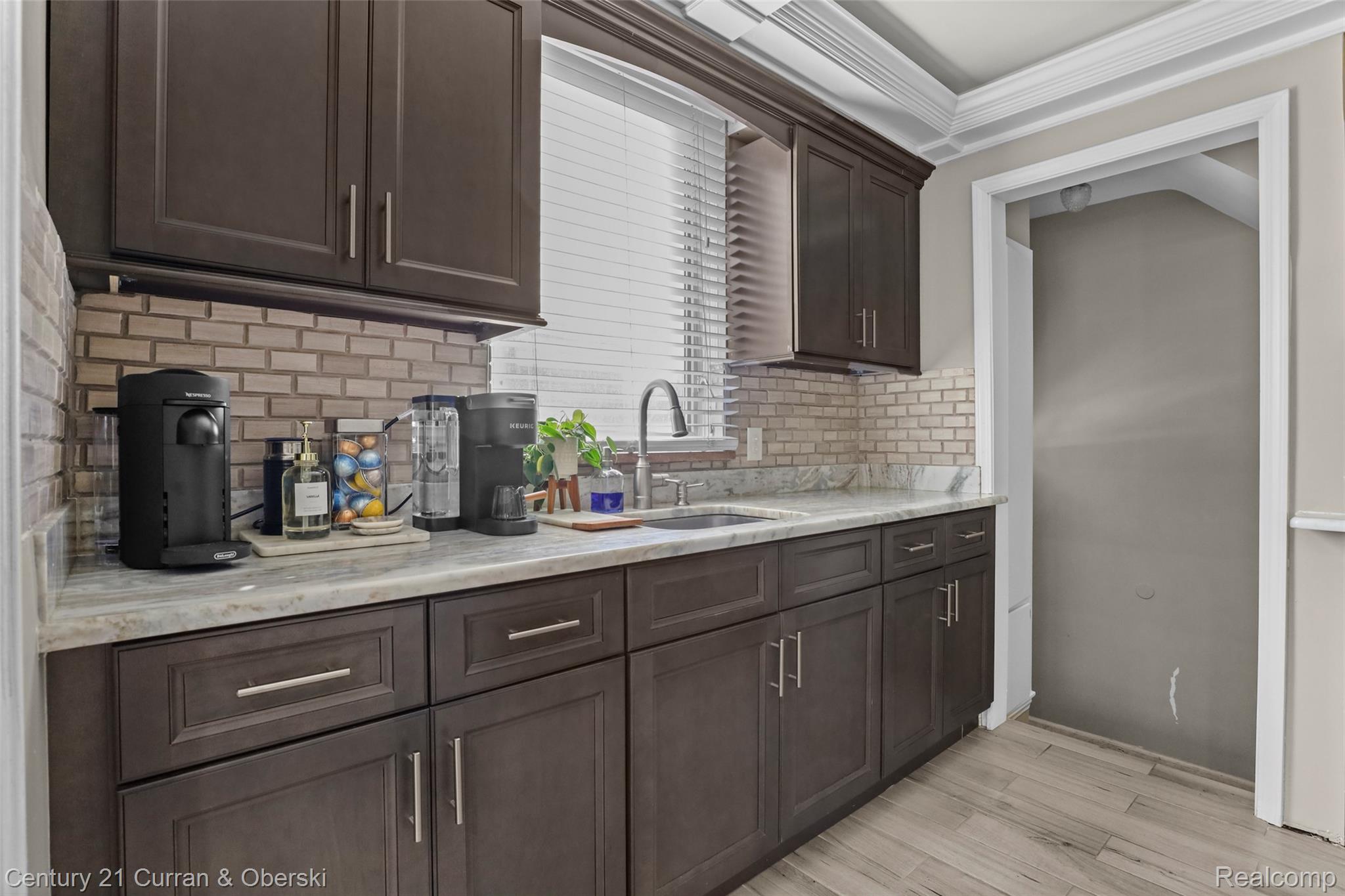 6233 Oakman Boulevard Property Photo 11