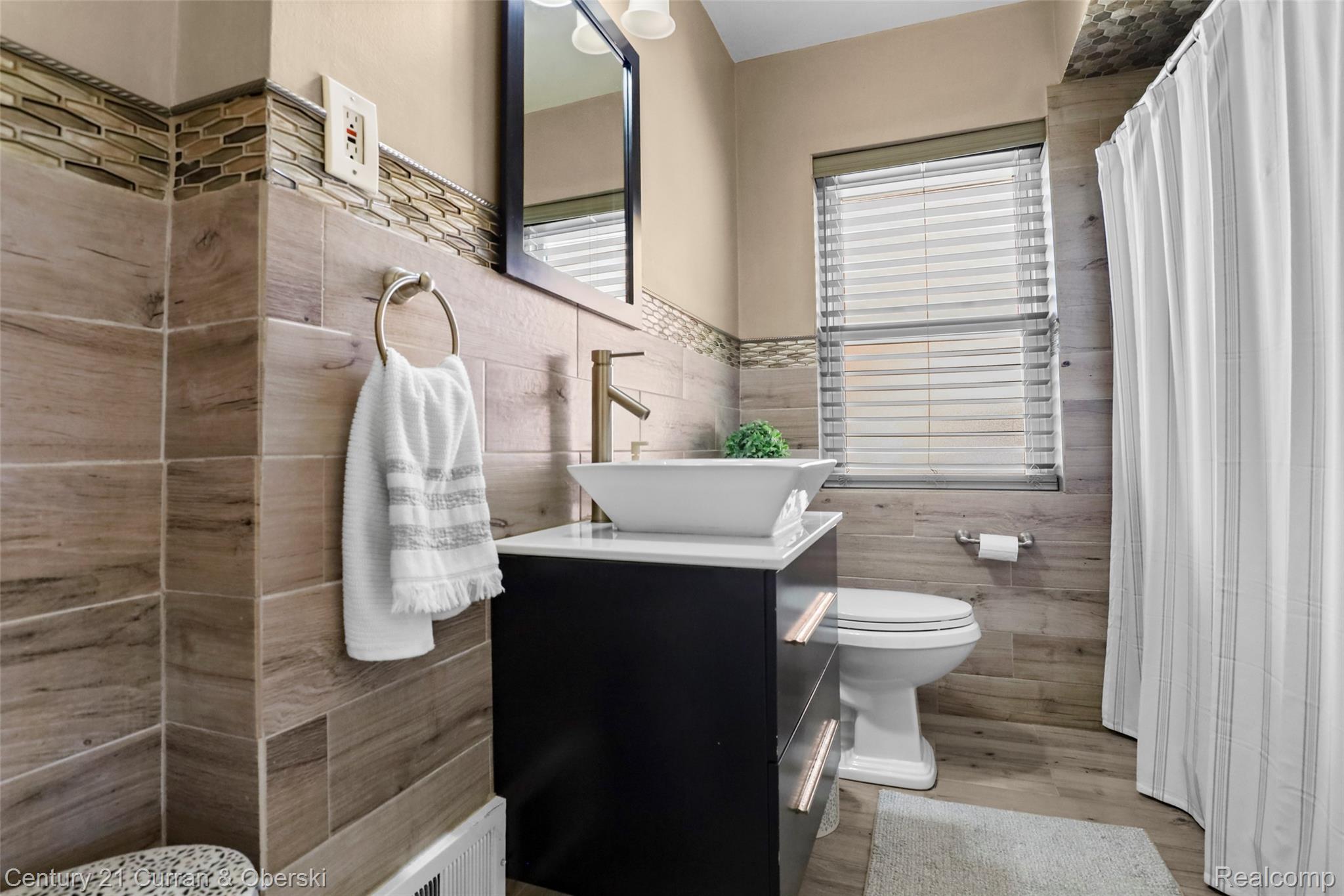 6233 Oakman Boulevard Property Photo 15