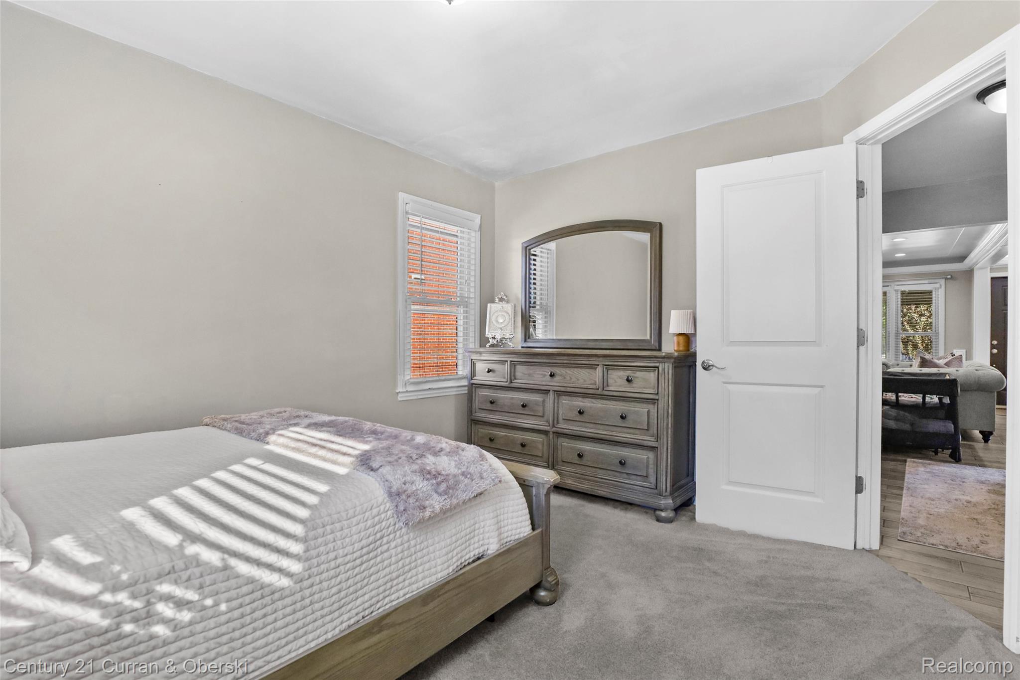6233 Oakman Boulevard Property Photo 19