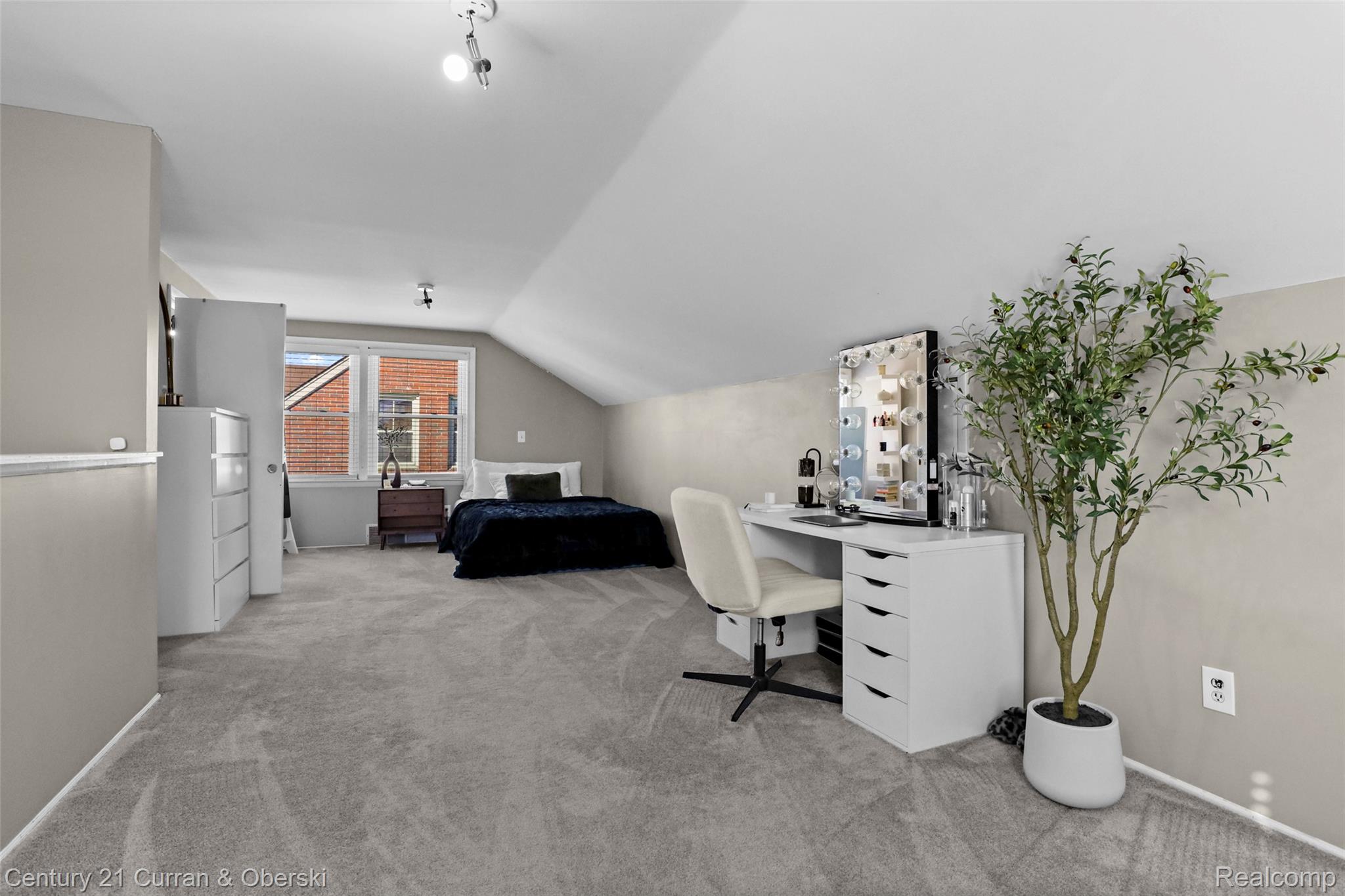 6233 Oakman Boulevard Property Photo 20