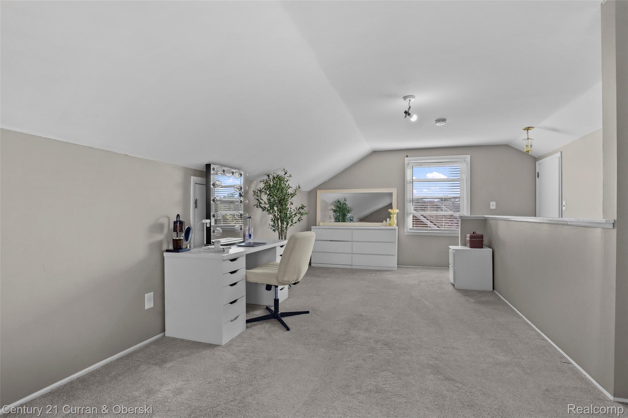 6233 Oakman Boulevard Property Photo 23