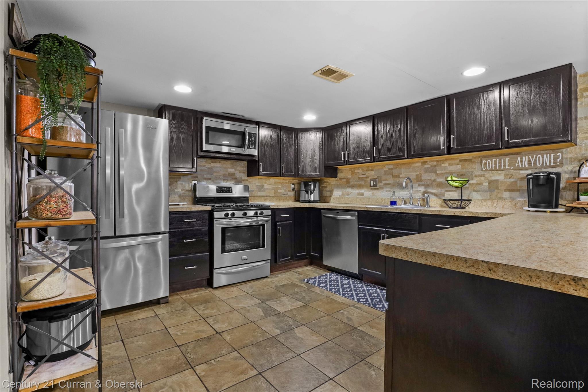6233 Oakman Boulevard Property Photo 25