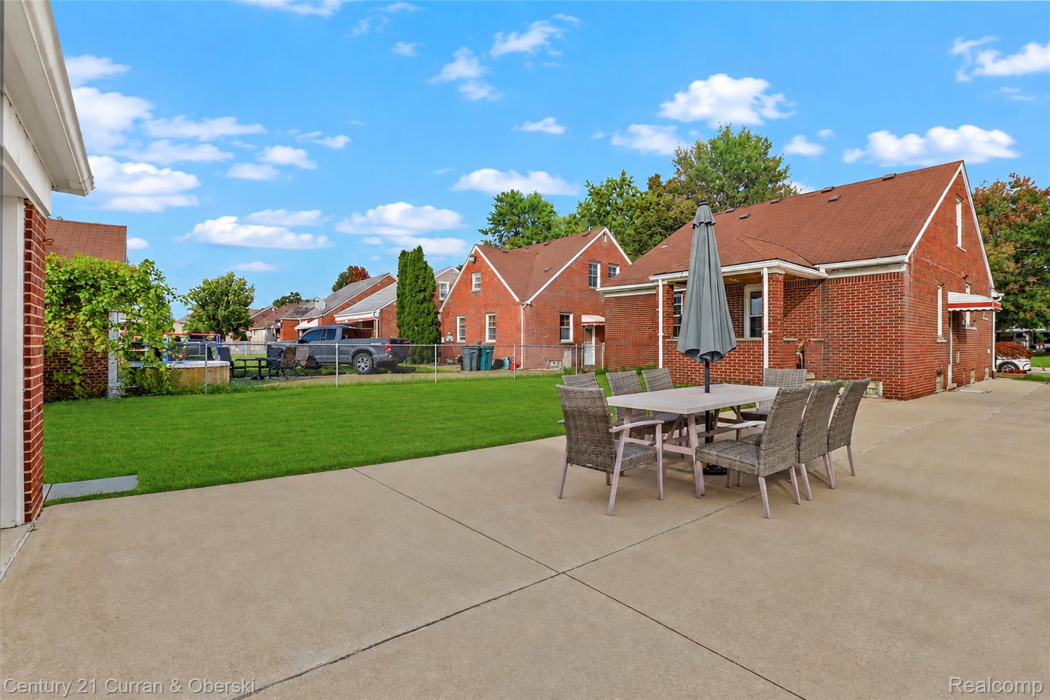 6233 Oakman Boulevard Property Photo 39