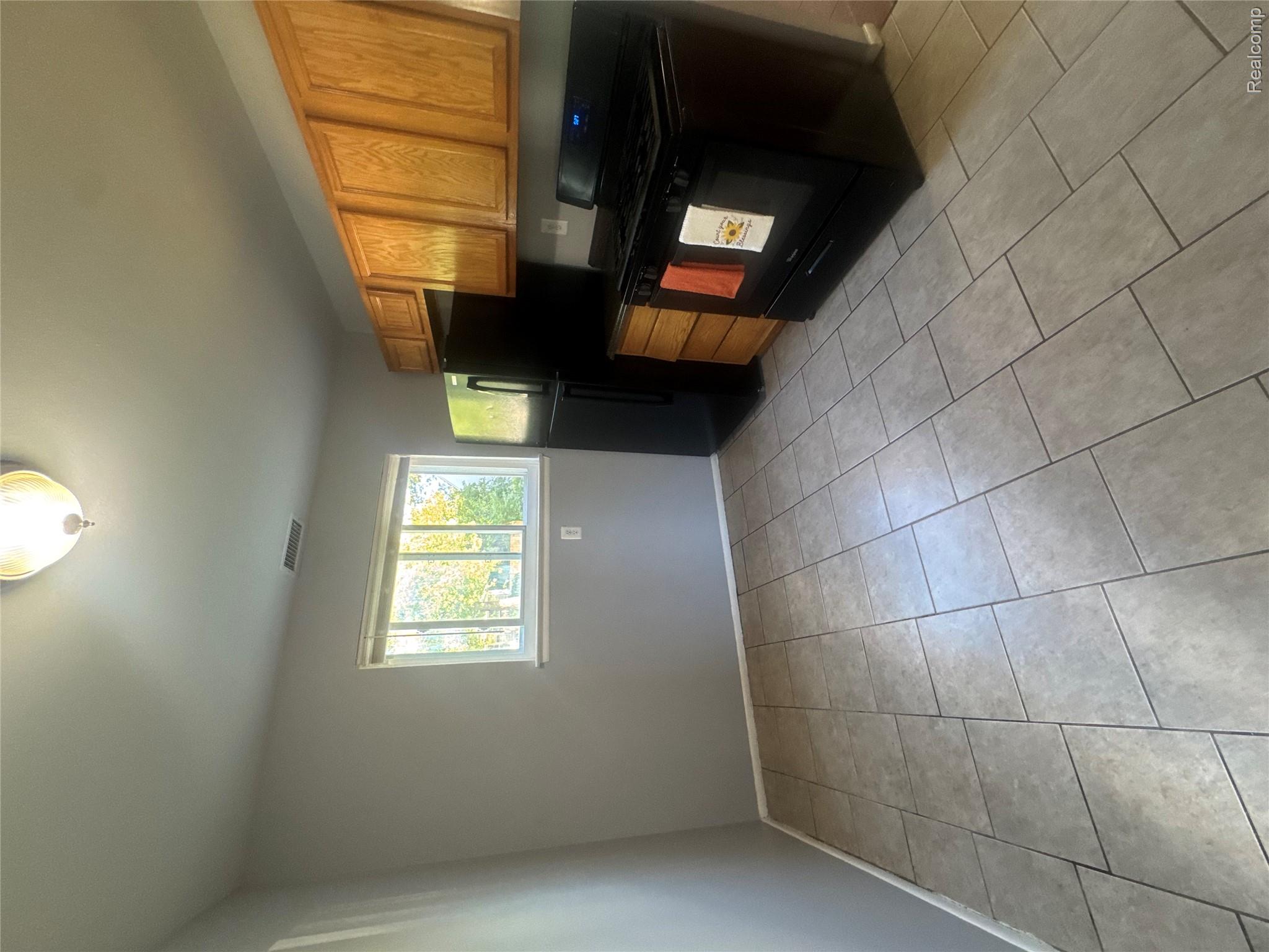 1380 Empire Avenue Property Photo 6