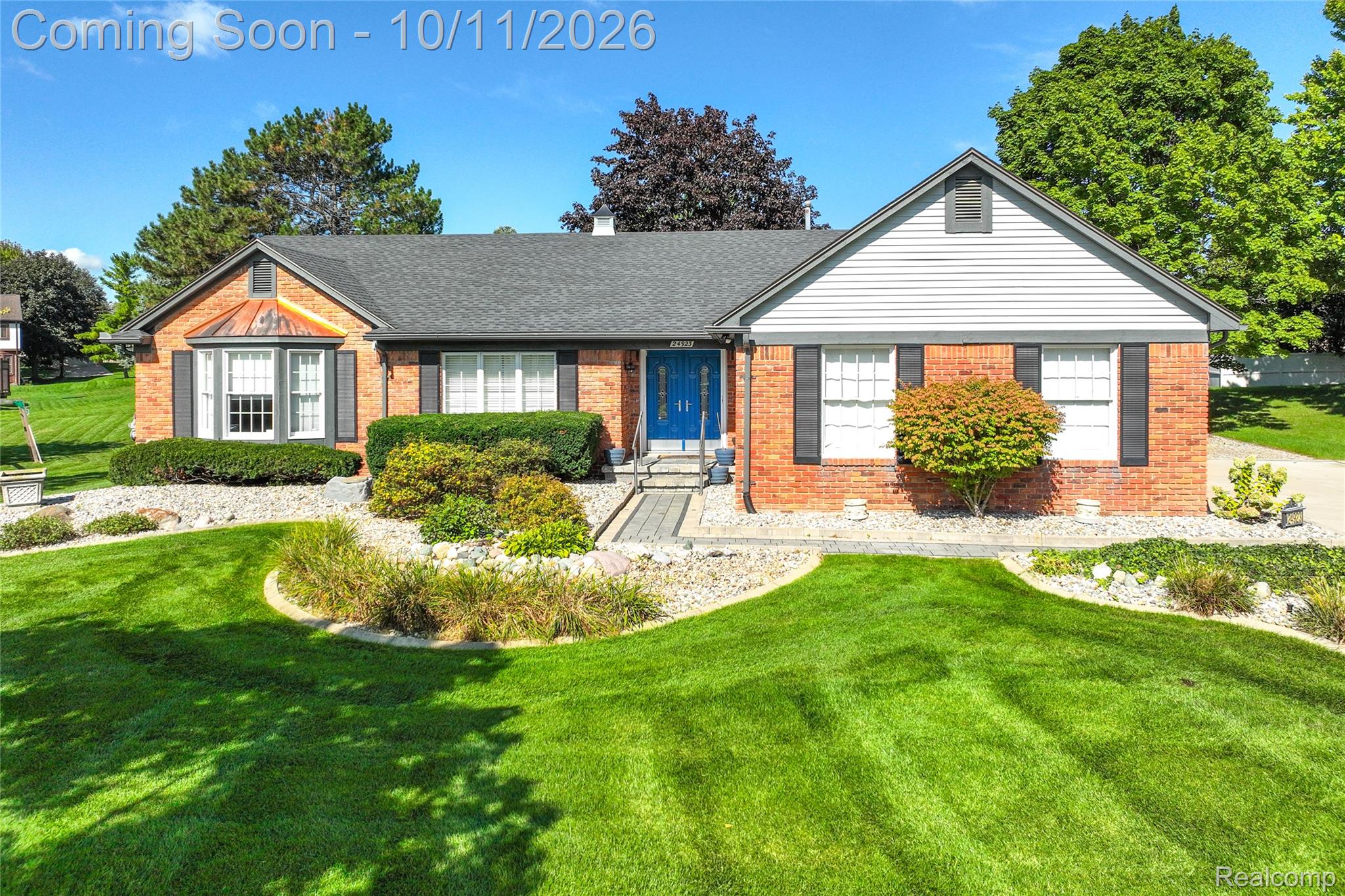 24923 White Plains Drive Property Photo 1