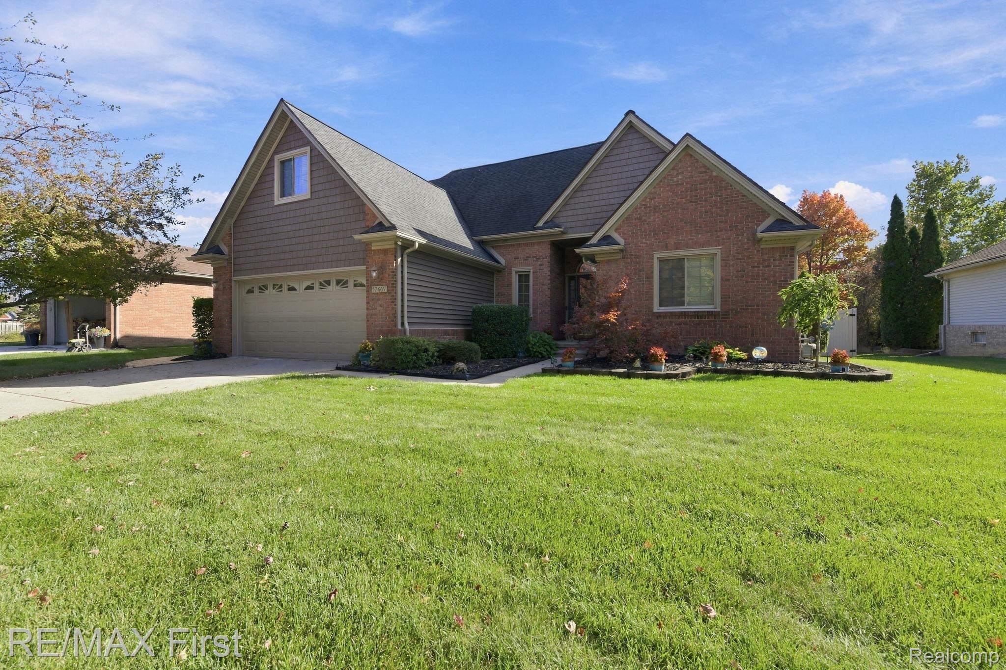 52669 Creekside Drive Property Photo 1
