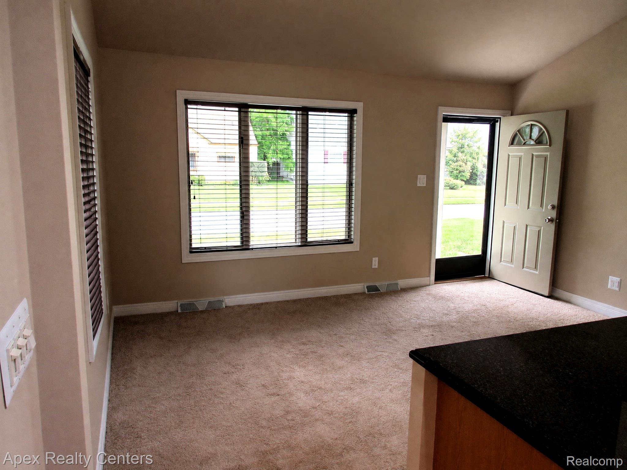 24808 Lauren Avenue Property Photo 3